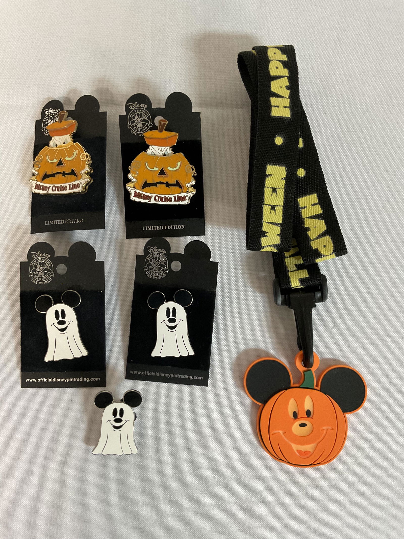 Angry Donald Inside Pop Up Pumpkin 2003 Limited Edition of 750 and Mouse Ears Ghost Trading Pins (1 of 4)