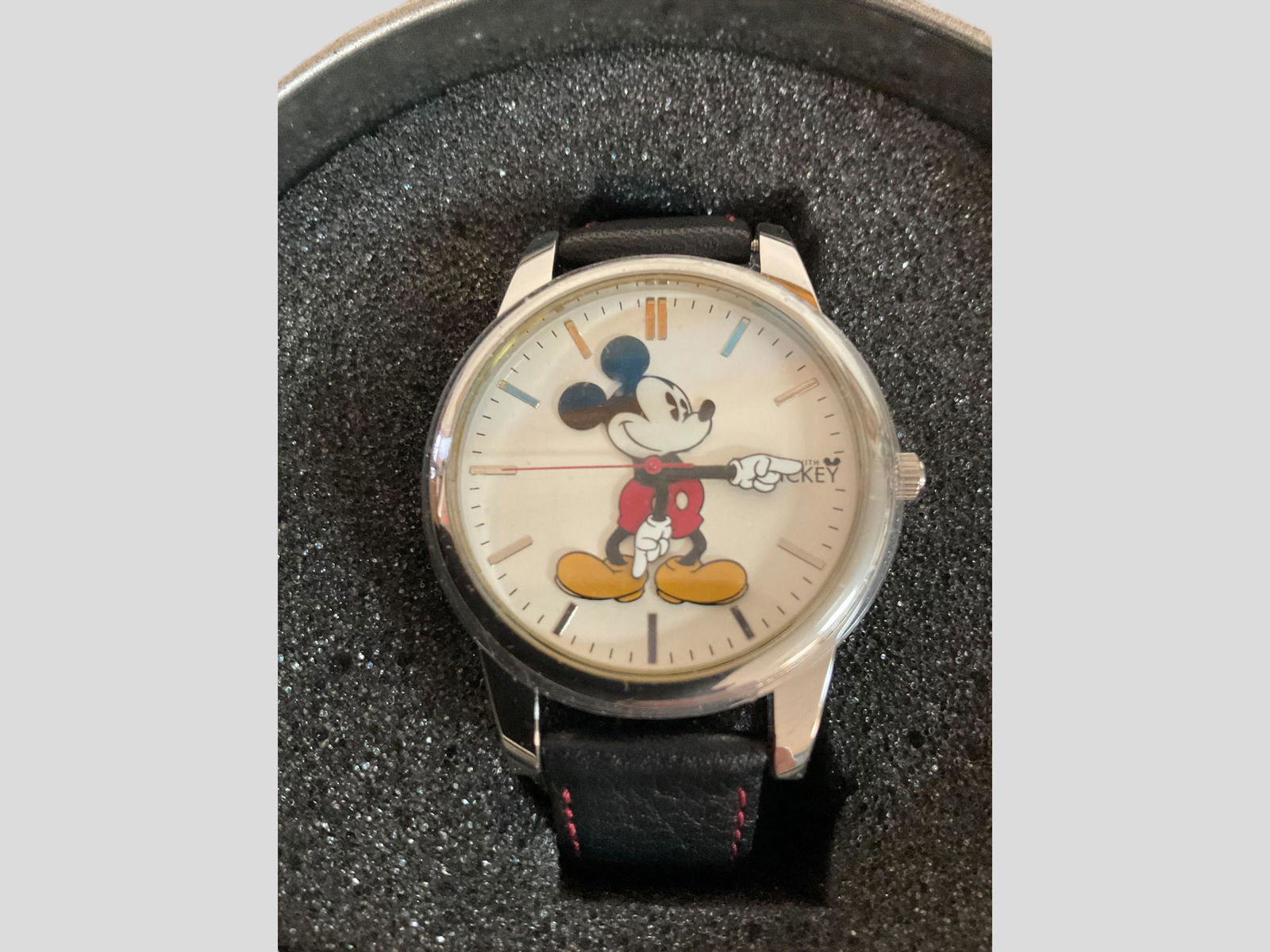 Mickey Mouse 75 Years with Mickey Wrist Watch with Tin Box (1 of 6)