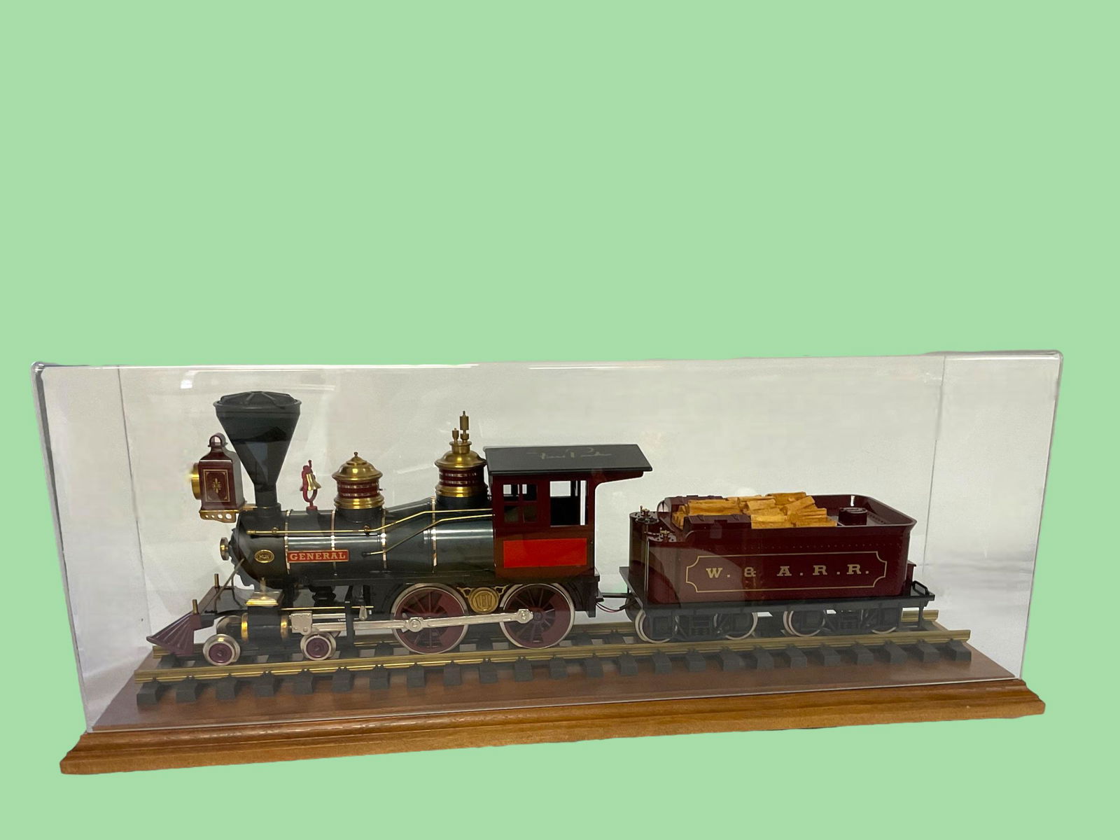 Hartland Locomotive Works Locomotive Engine and Tender in Display Case (1 of 9)