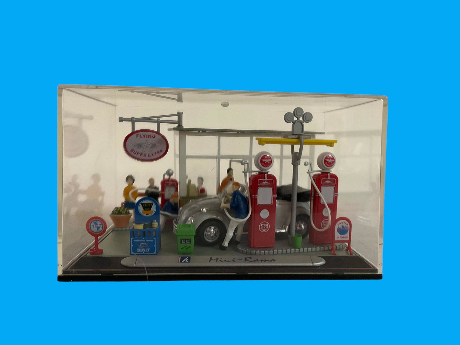 Hongwell Mini Rama Volkswagon Beetle Display At Gas Station (1 of 4)