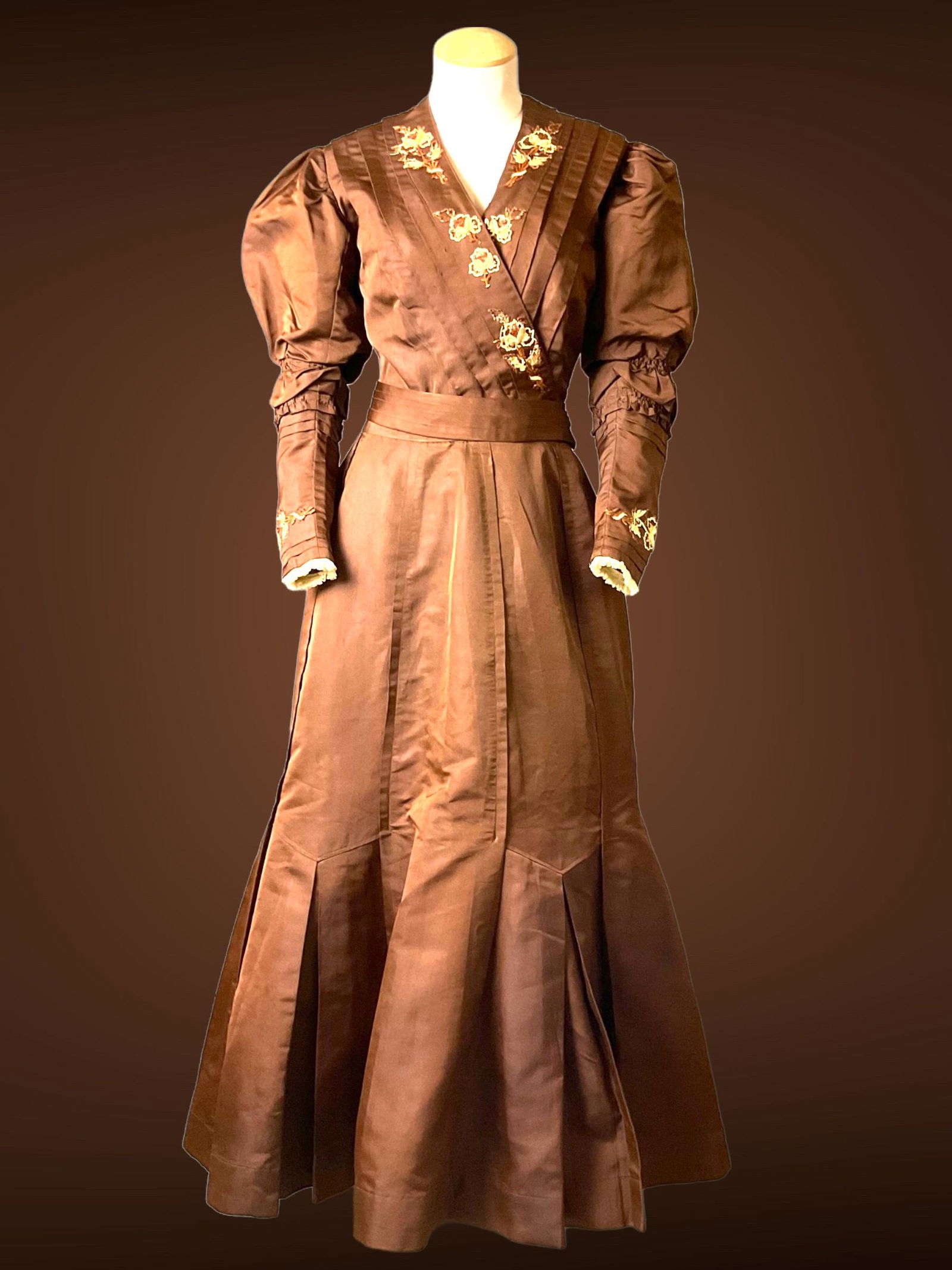 Turn of the Century Ladies 2 Piece Walking Suit (1 of 4)