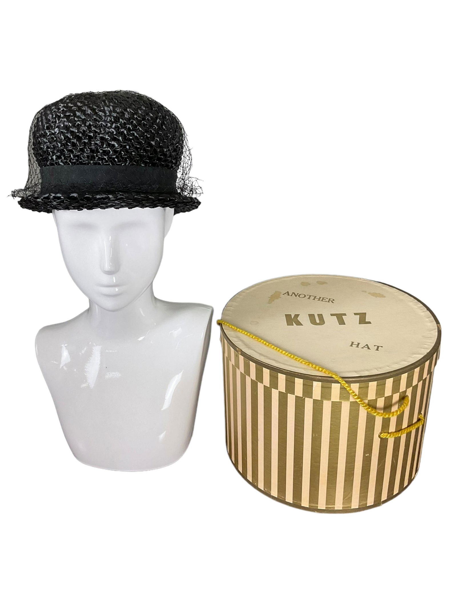 Vintage Kutz Round Black Straw Hat (1 of 8)