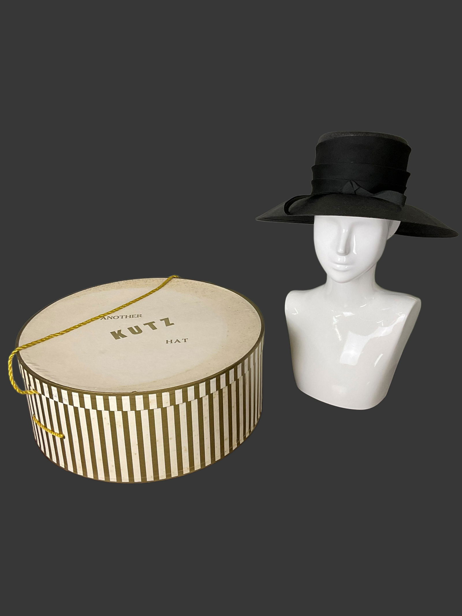 Womans Kutz Black Straw Hat and Kutz Hat Box (1 of 8)