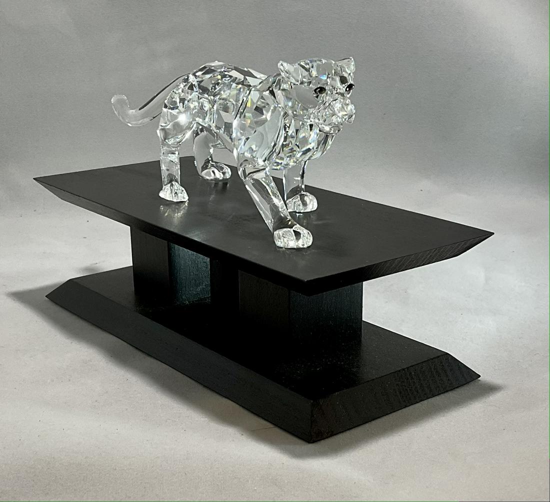 Swarovski Crystal Figurine Leopard with Stand (1 of 5)