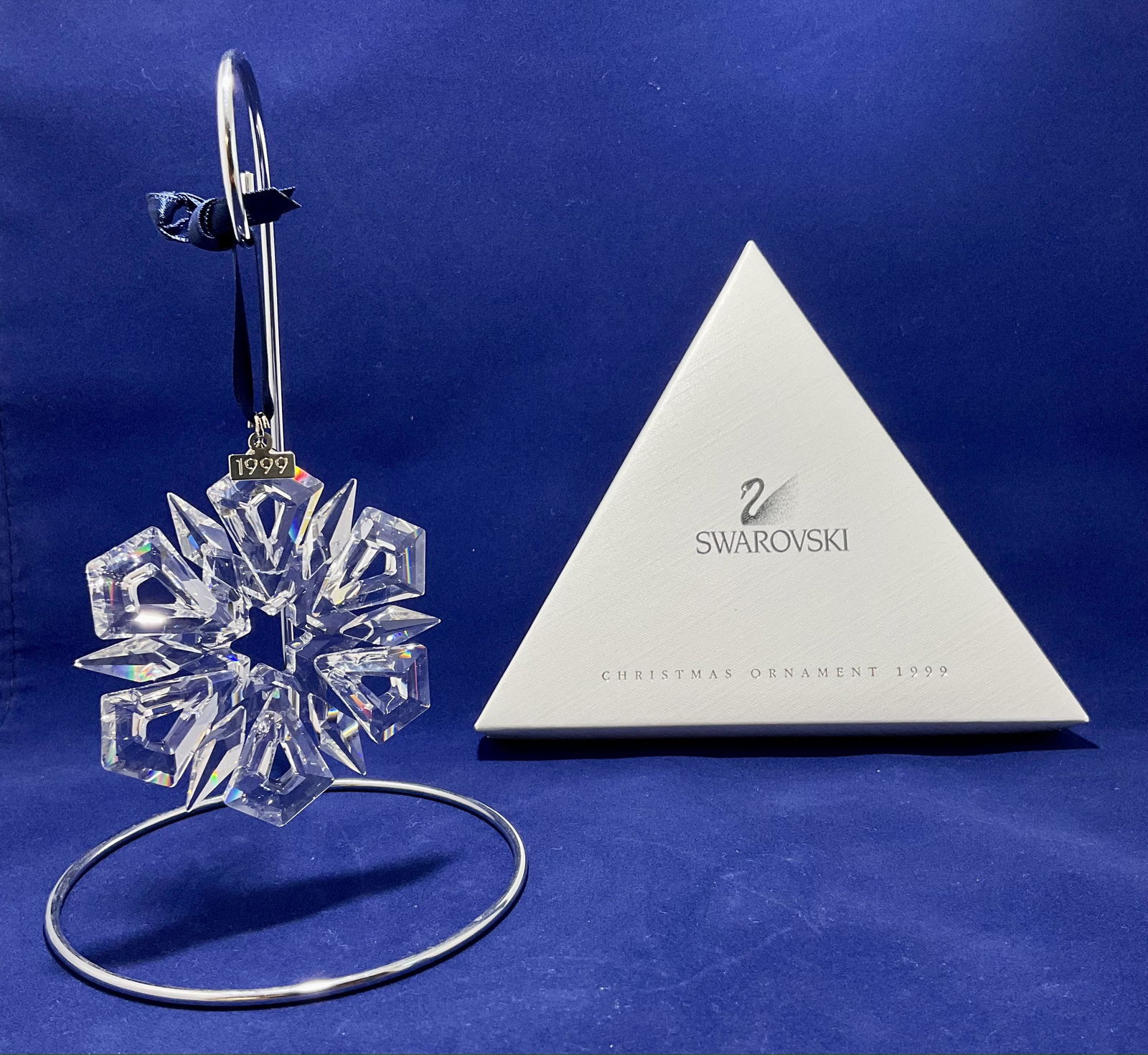 Swarovski Crystal Figurine 1999 Christmas Ornament Number 9445NR990001: Swarovski Crystal Figurine, 1999 Christmas Ornament, Number 9445NR990001, Unsigned, With Box, Condition very good, see photographs