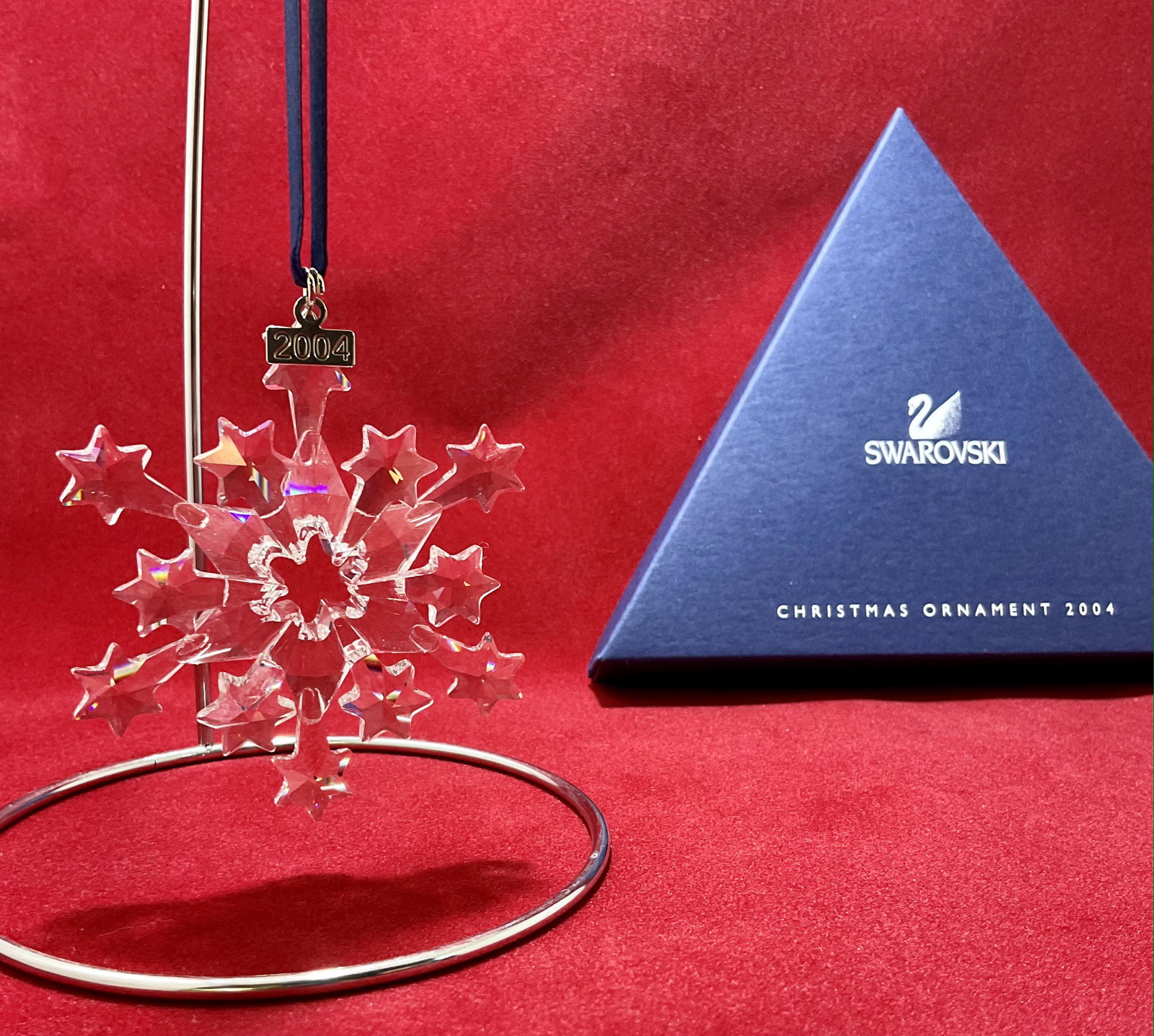 Swarovski Crystal Figurine 2004 Christmas Ornament Number 9445NR200401: Swarovski Crystal Figurine, 2004 Christmas Ornament, Number 9445NR200401, Unsigned, With Box, Condition very good, see photographs