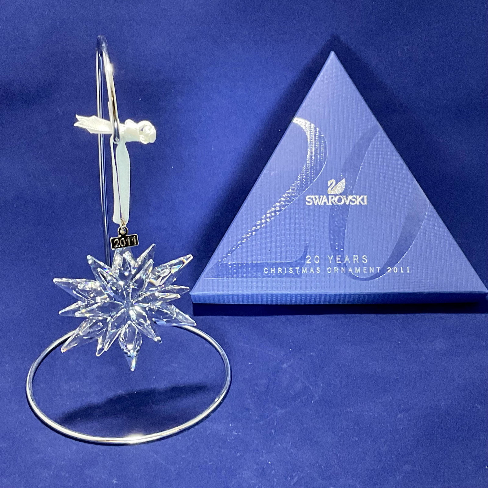 Swarovski Crystal Figurine 2011 Christmas Ornament Number 9400NR000325: Swarovski Crystal Figurine, 2011 Christmas Ornament, Number 9400NR000325, Unsigned, With Box, Condition very good, see photographs