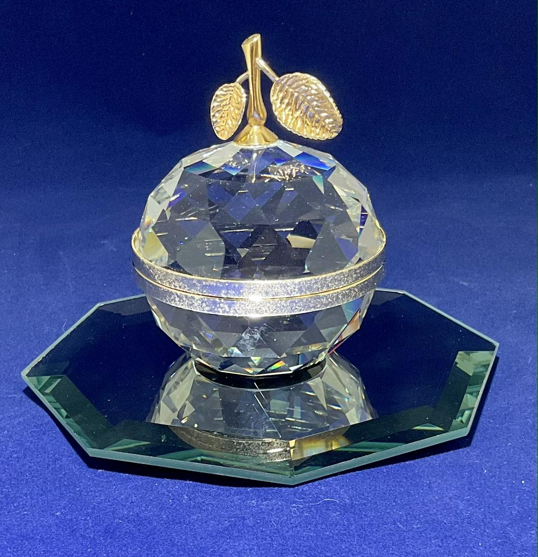 Swarovski Crystal Figurine King Gold Apple Photo Number 7504NR060G (1 of 3)