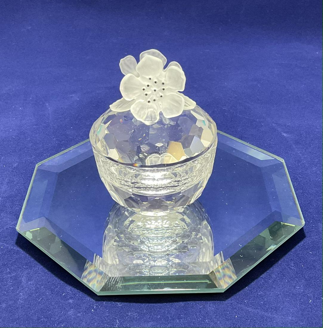 Swarovski Crystal Figurine Treasure Box/Round/Flower Number 7464NR50 (1 of 3)
