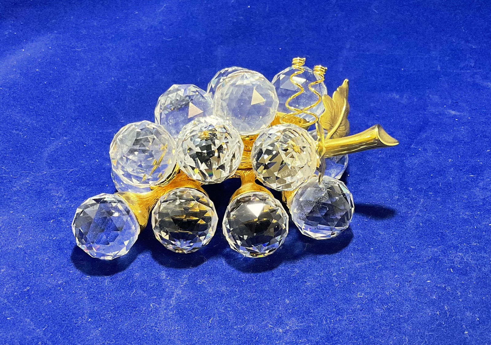 Swarovski Crystal Figurine Small Grapes Number 7550NR20015 (1 of 4)