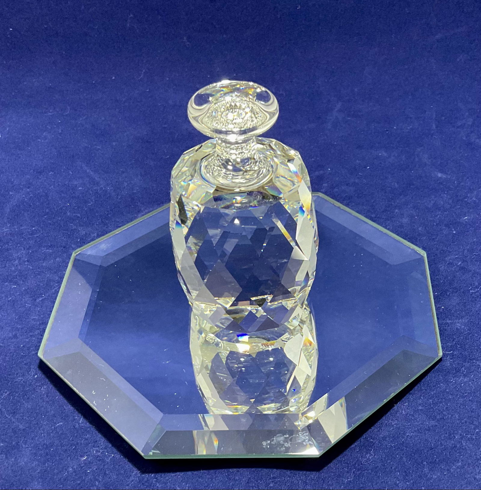 Swarovski Crystal Figurine One Ton Paperweight Number 7459NR65: Swarovski Crystal Figurine, One Ton Paperweight, Number 7459NR65, Unsigned, With Box, Measures 2 1/2" H, Condition very good, see photographs