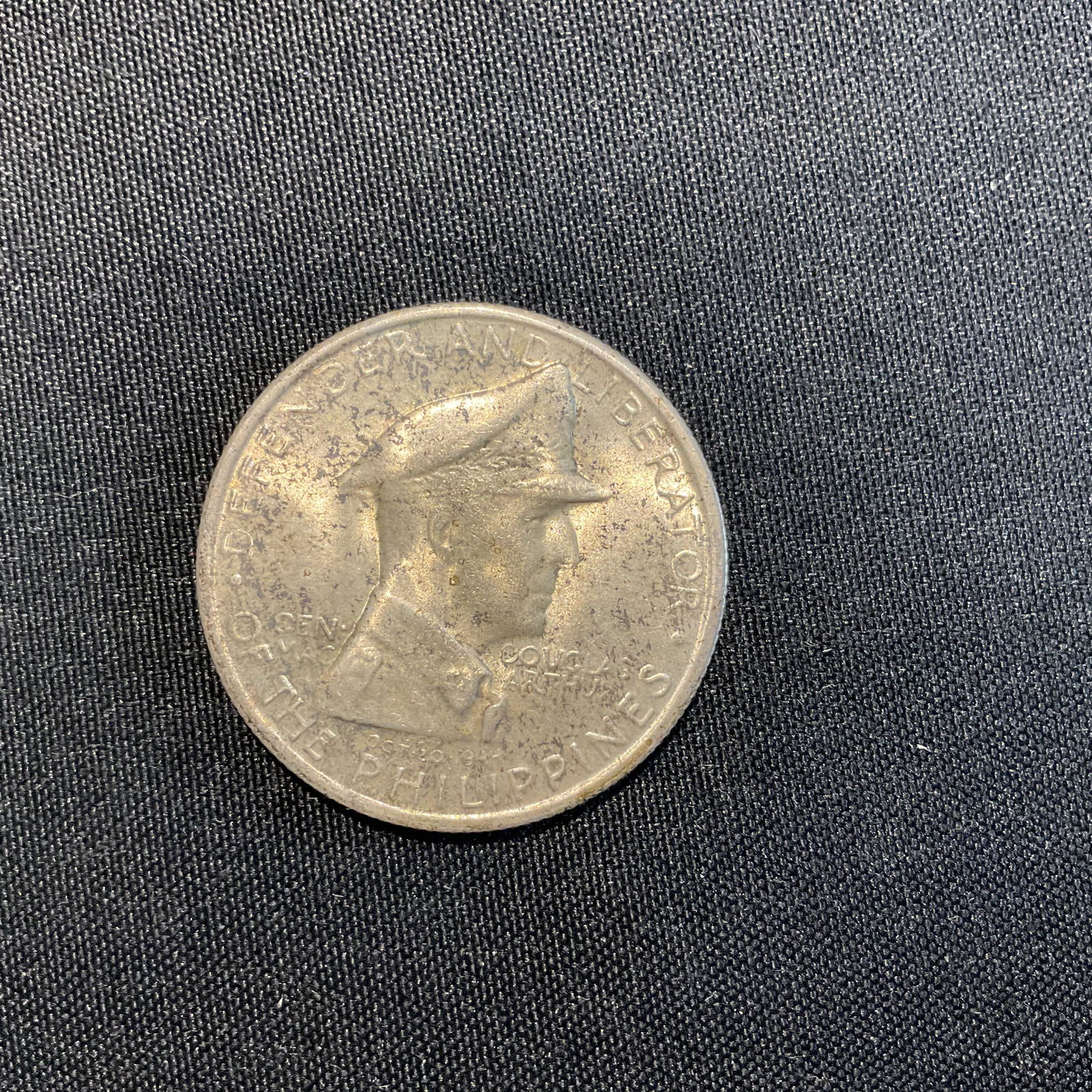 1947 Philippines Commemorative Silver 1 Peso Coin General Douglas MacArthur (1 of 3)