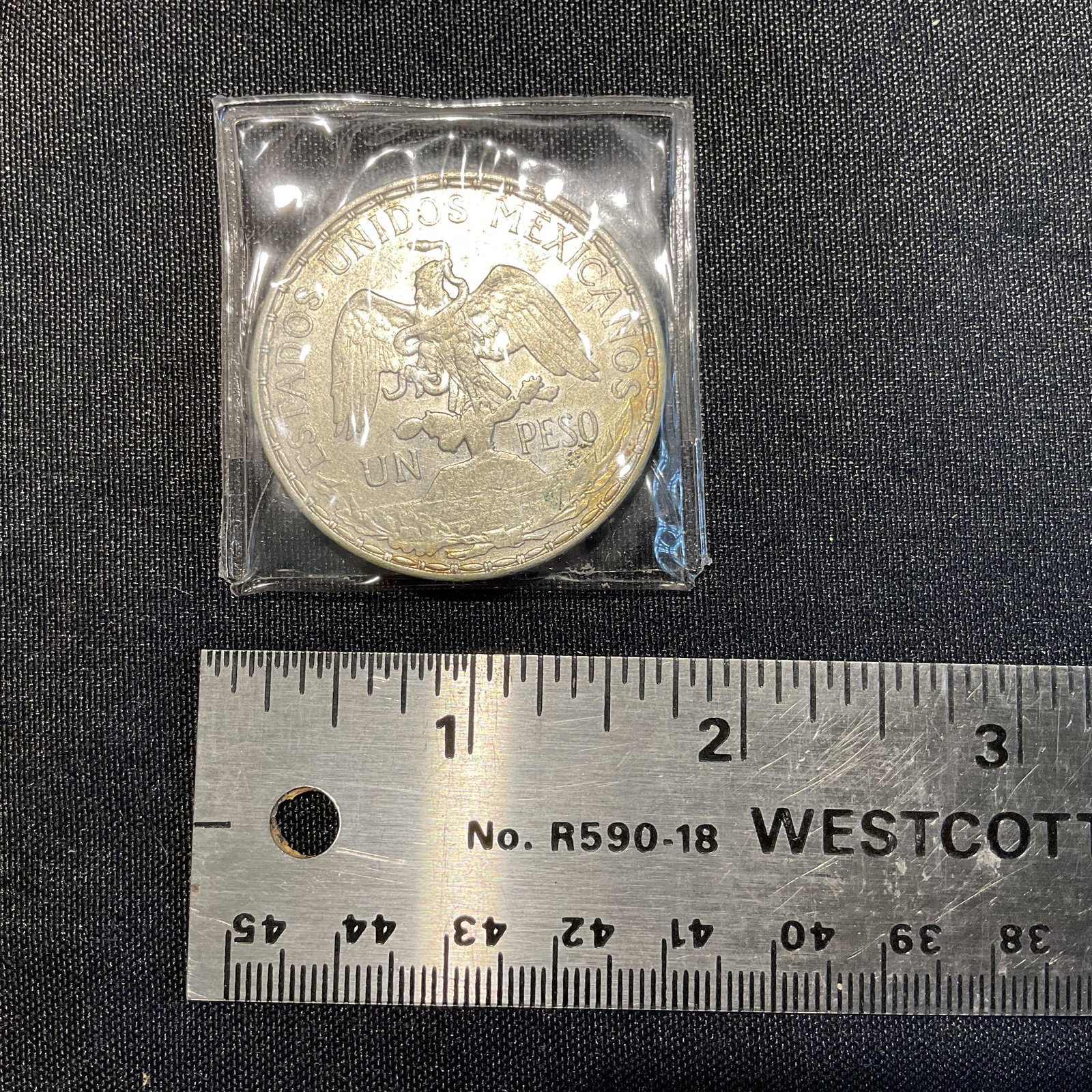 Mexico 1910 1 Peso Silver Coin Caballito: Mexico 1910 1 Peso Silver Coin Caballito, Composition 0.900 Silver, Weight 27.1 g, Edge Description INDEPENDENCIA Y LIBERTAD, Condition, see photographs.
