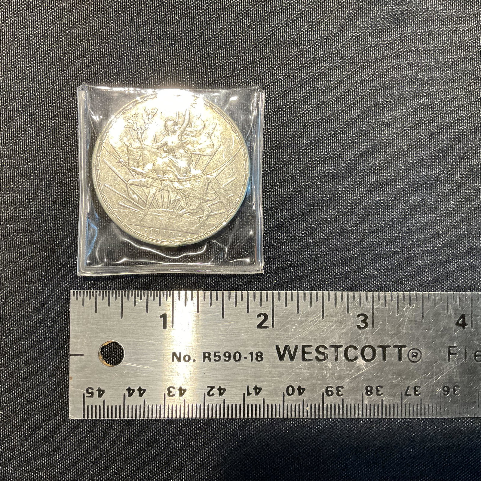 Mexico 1910 1 Peso Silver Coin Caballito: Mexico 1910 1 Peso Silver Coin Caballito, Composition 0.900 Silver, Weight 27.1 g, Edge Description INDEPENDENCIA Y LIBERTAD, Condition, see photographs.