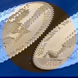 Republic of Panama 1975 Five Hundred Balboa Proof Gold Coin with COA: Republic of Panama 1975 Five Hundred Balboa Proof Gold Coin with COA and display box, 41.7 grams of 900/1000 fine gold, Minted by The Franklin Mint, Condition, see photographs.