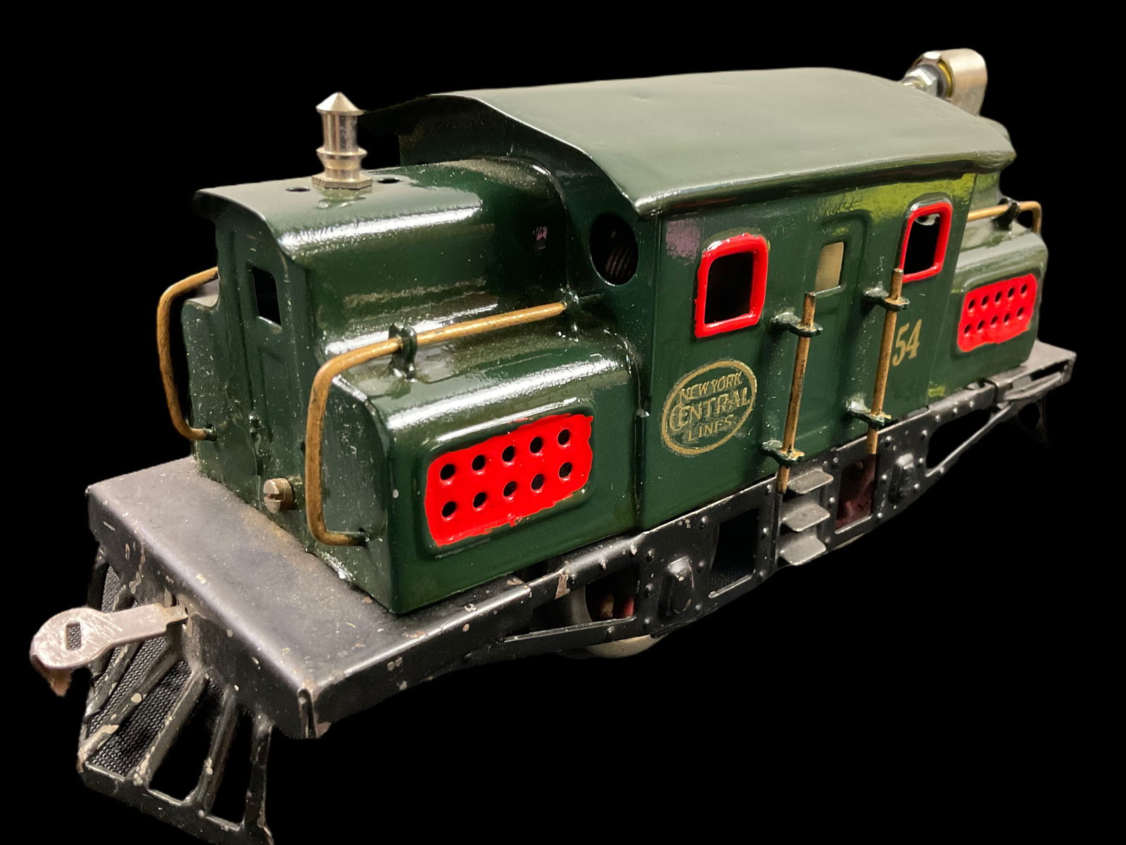 Lionel Prewar O Gauge 154 Electric 0-4-0 Locomotive New York Central Lines Dark Green: Lionel Prewar O Gauge 154 Electric 0-4-0 Locomotive New York Central Lines Dark Green, with headlight (missing light bulb) and bell, 8 1/2" base, Condition, see photographs. 