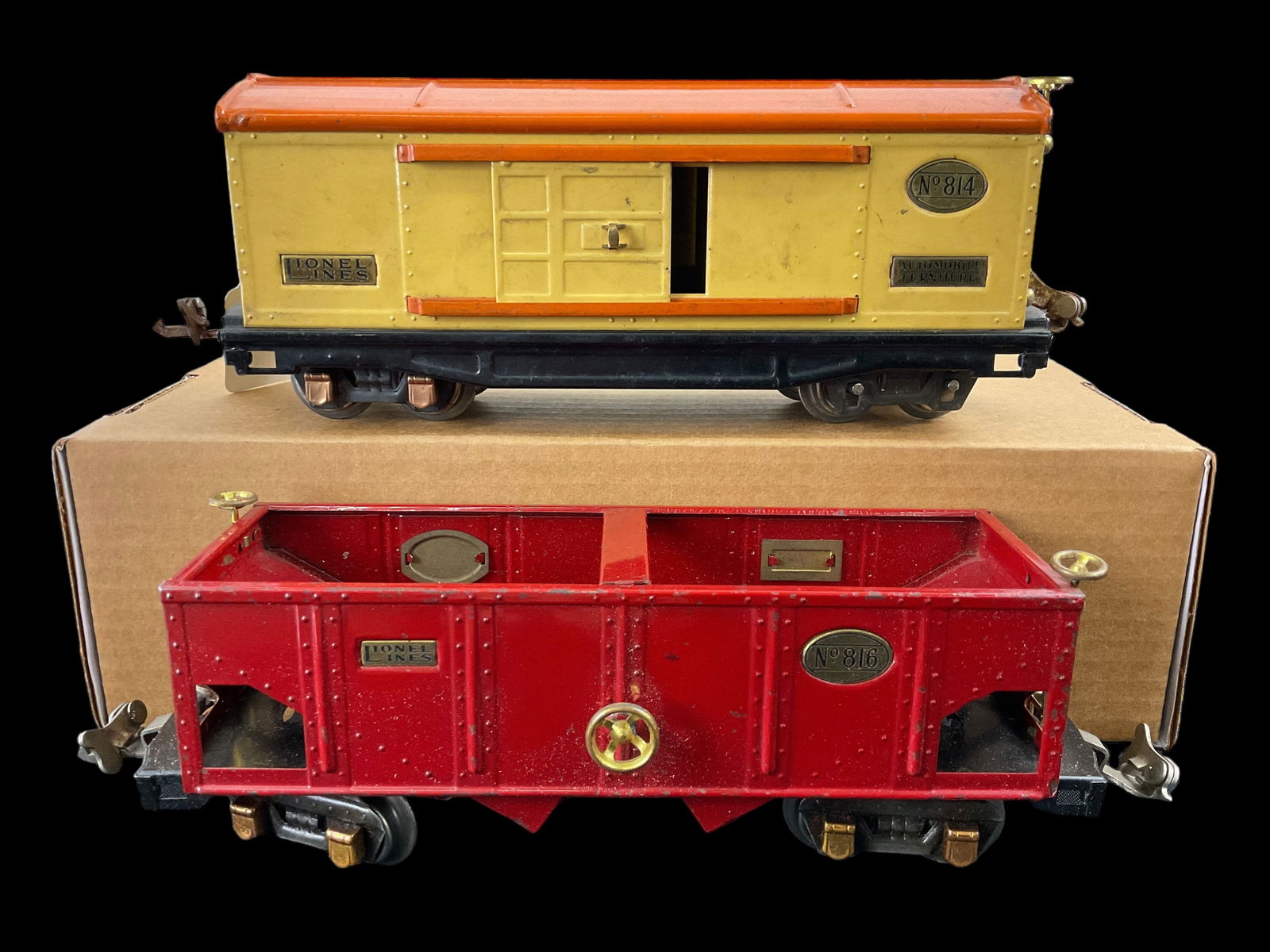 Group of 2 Lionel Prewar O Gauge 814 Box and 816 Hopper Cars (1 of 6)