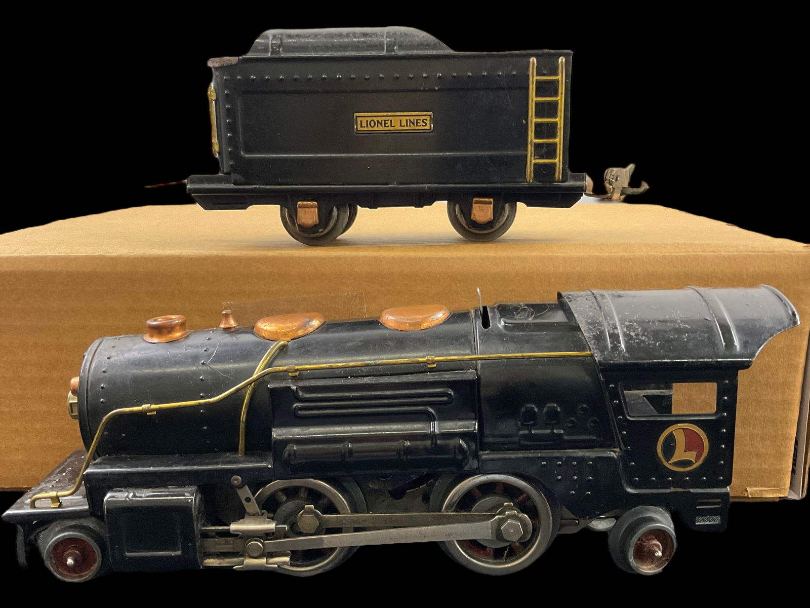 Lionel Prewar Model Train 259E 2-4-2 Locomotive and Tender (1 of 7)