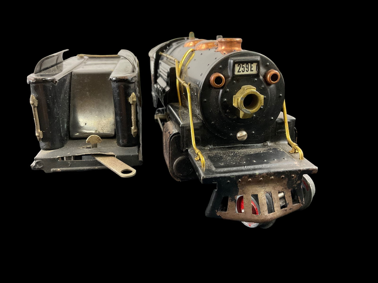 Lionel Prewar O Gauge 2-4-2 259E Steam Locomotive with 4-Wheel Tender: Lionel Prewar O Gauge 2-4-2 259E Steam Locomotive with 4-Wheel Tender, no model number on tender, 5 1/2" frame length, Condition, see photographs.