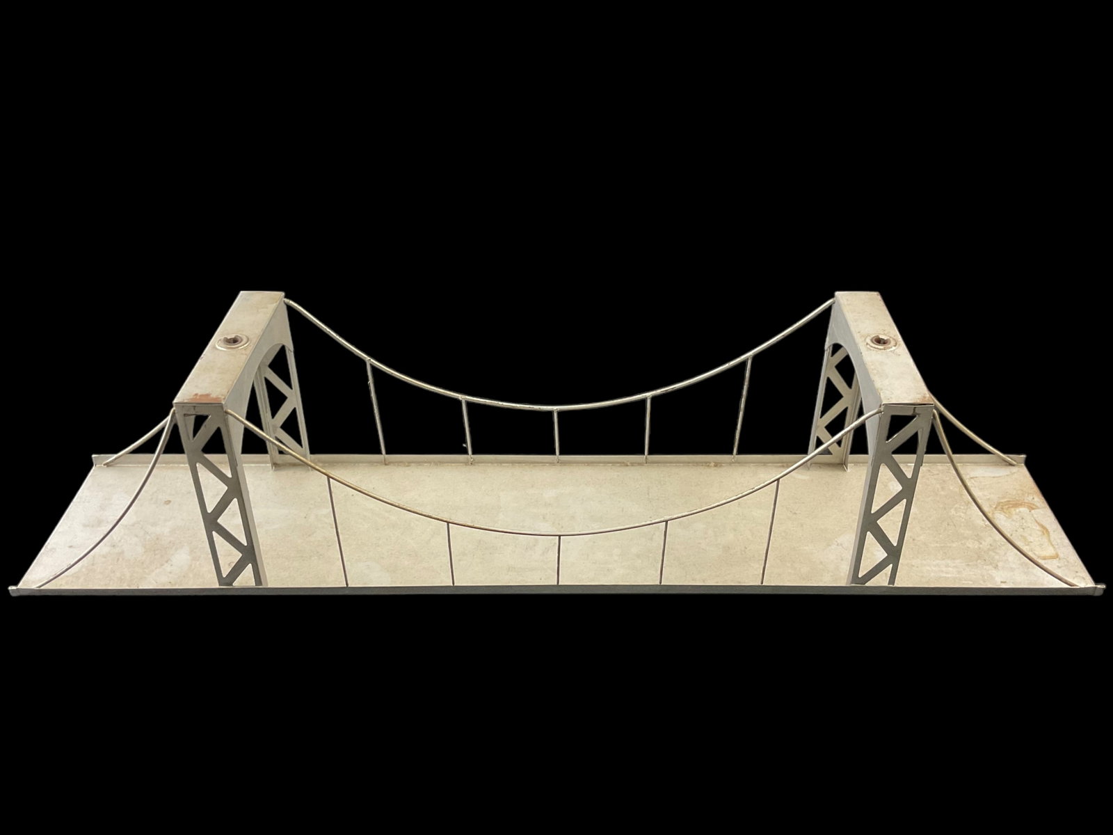 Model Train Trestle Bridge 26 1/2" Length Uncatalogued: Model Train Trestle Bridge 26 1/2" Length Uncatalogued, Measure 26 1/2 in L x 5 5/8" H x 5 1/2" W, Condition, some corrosion, scratches, and chips, see photographs.
