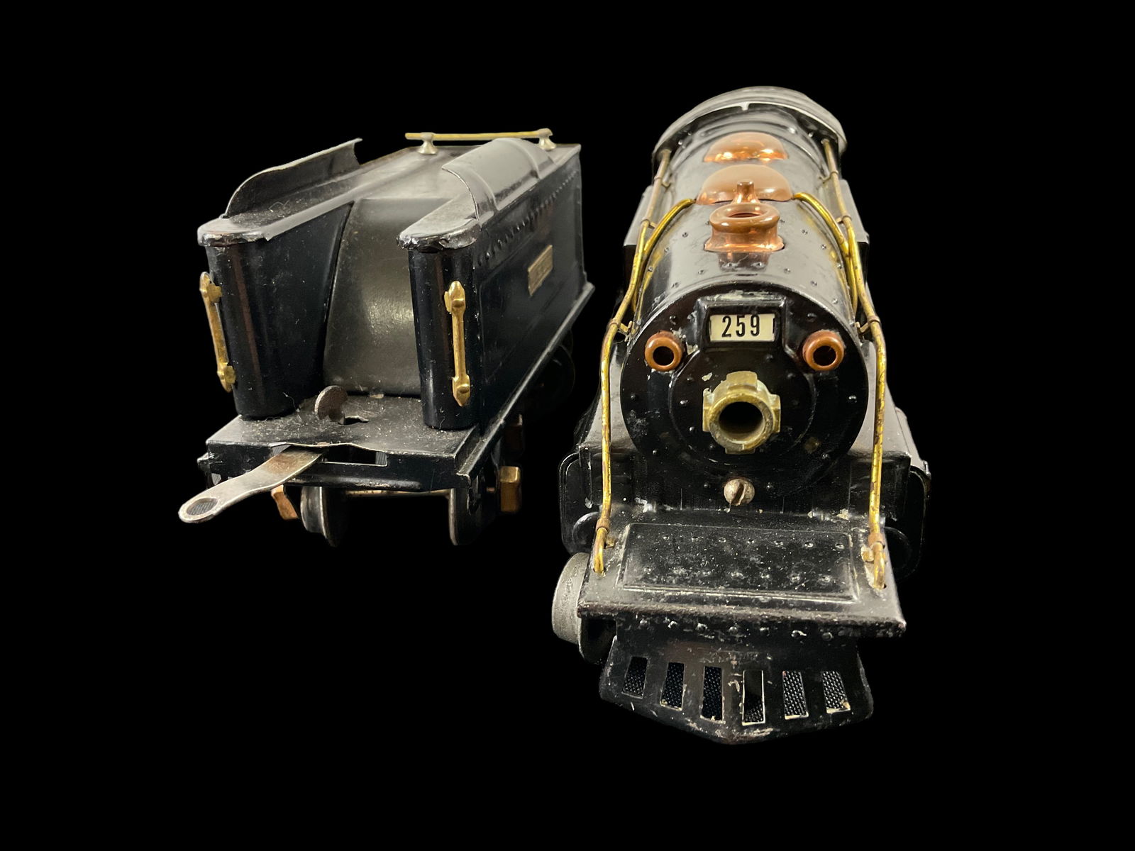 Lionel Prewar O Gauge 2-4-2 259 Steam Locomotive with 8-Wheel Tender: Lionel Prewar O Gauge 2-4-2 259 Steam Locomotive with 8-Wheel Tender, no model number on tender, Condition, see photographs.