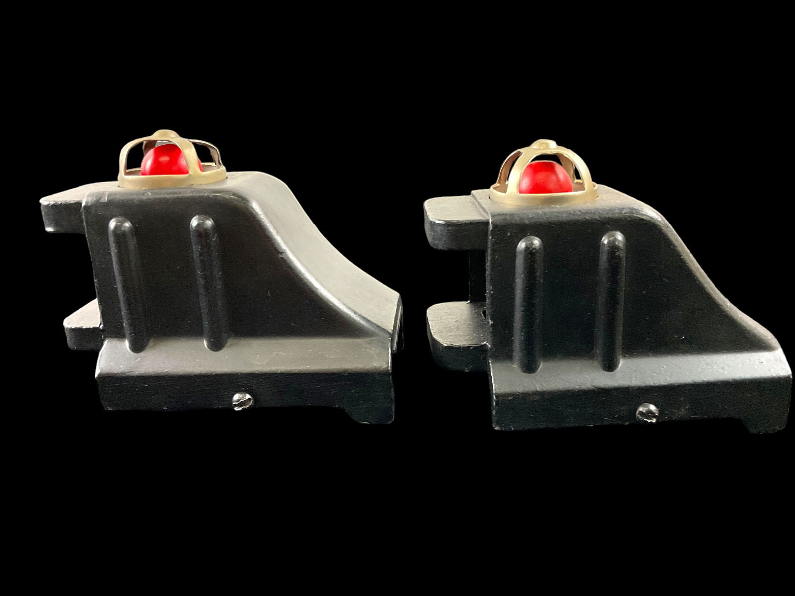 Pair of Lionel No 025 O Gauge Track Bumpers (1 of 5)