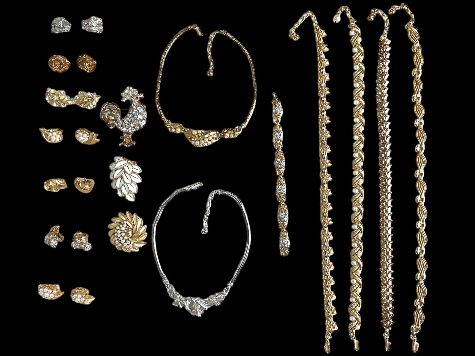 Vintage Trifari Costume Jewelry (1 of 18)