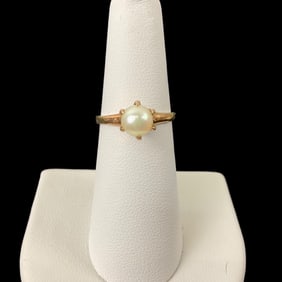 14K Yellow Gold and Pearl Ring