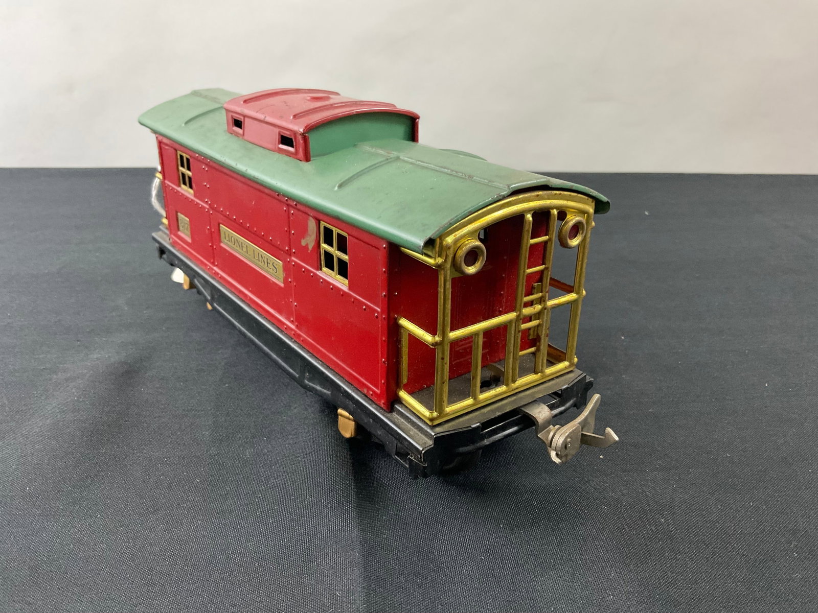 Lionel Prewar O Gauge 8-Wheel 817 Caboose (1926-42): Lionel Prewar O Gauge 8-Wheel 817 Caboose (1926-42), Lionel Lines, Condition, see photographs.