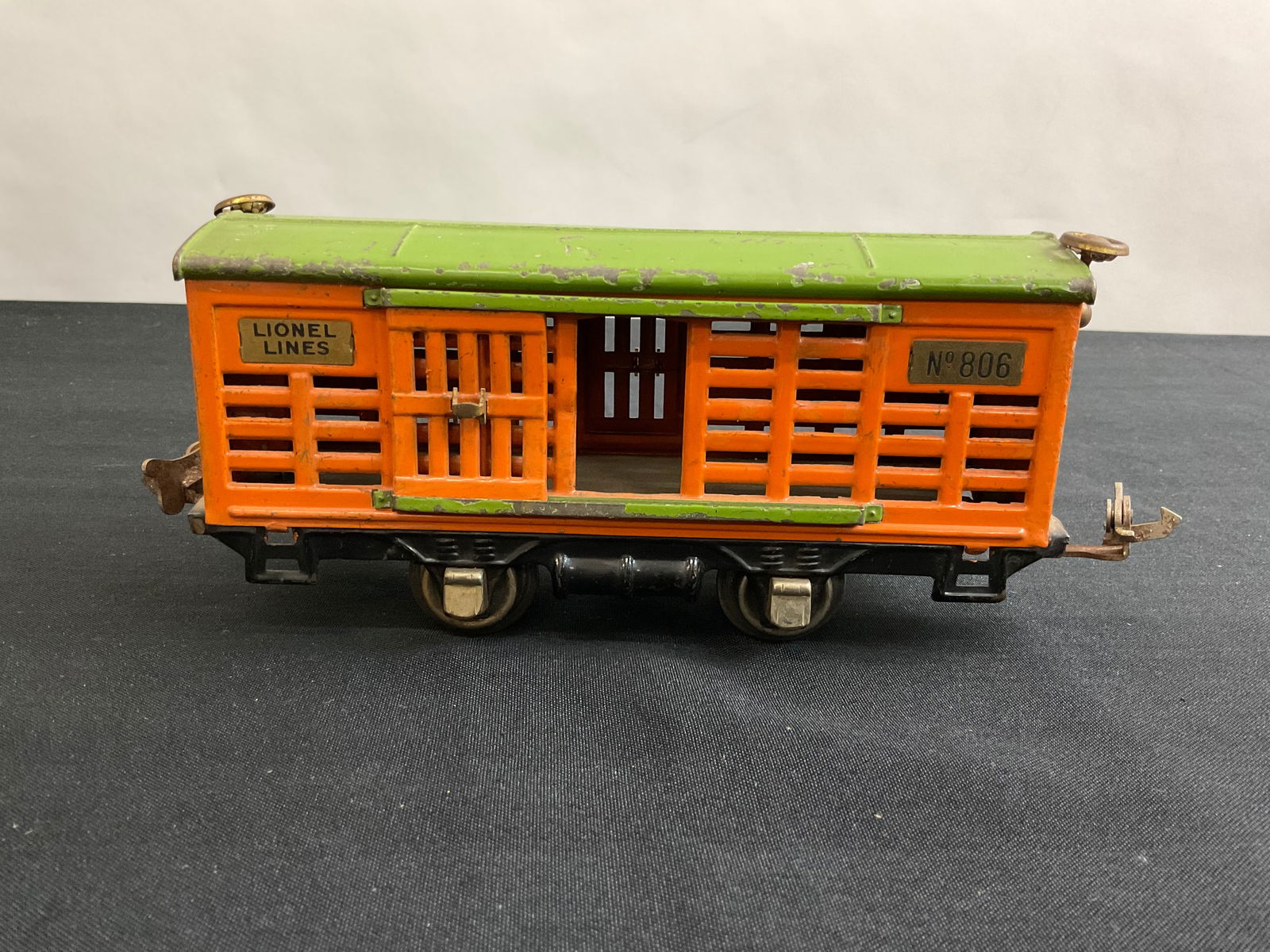 Lionel Prewar O Gauge No. 806 4-Wheel Cattle Car (1 of 5)