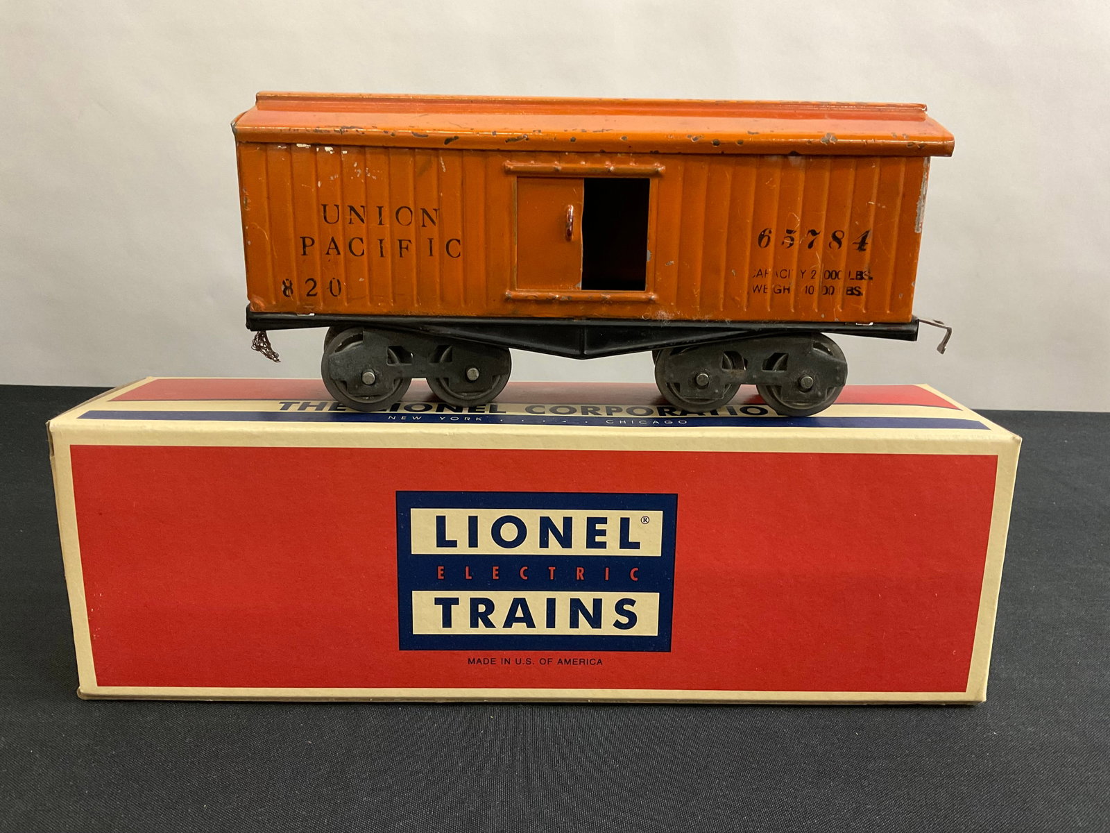 Lionel Prewar O Gauge 8-Wheel 820 Boxcar Union Pacific (1915-26): Lionel Prewar O Gauge 8-Wheel 820 Boxcar (1915-26), Union Pacific 65784, 3.5" H x 8" W x 2" D, Condition, chips and scratches to paint, see photographs.