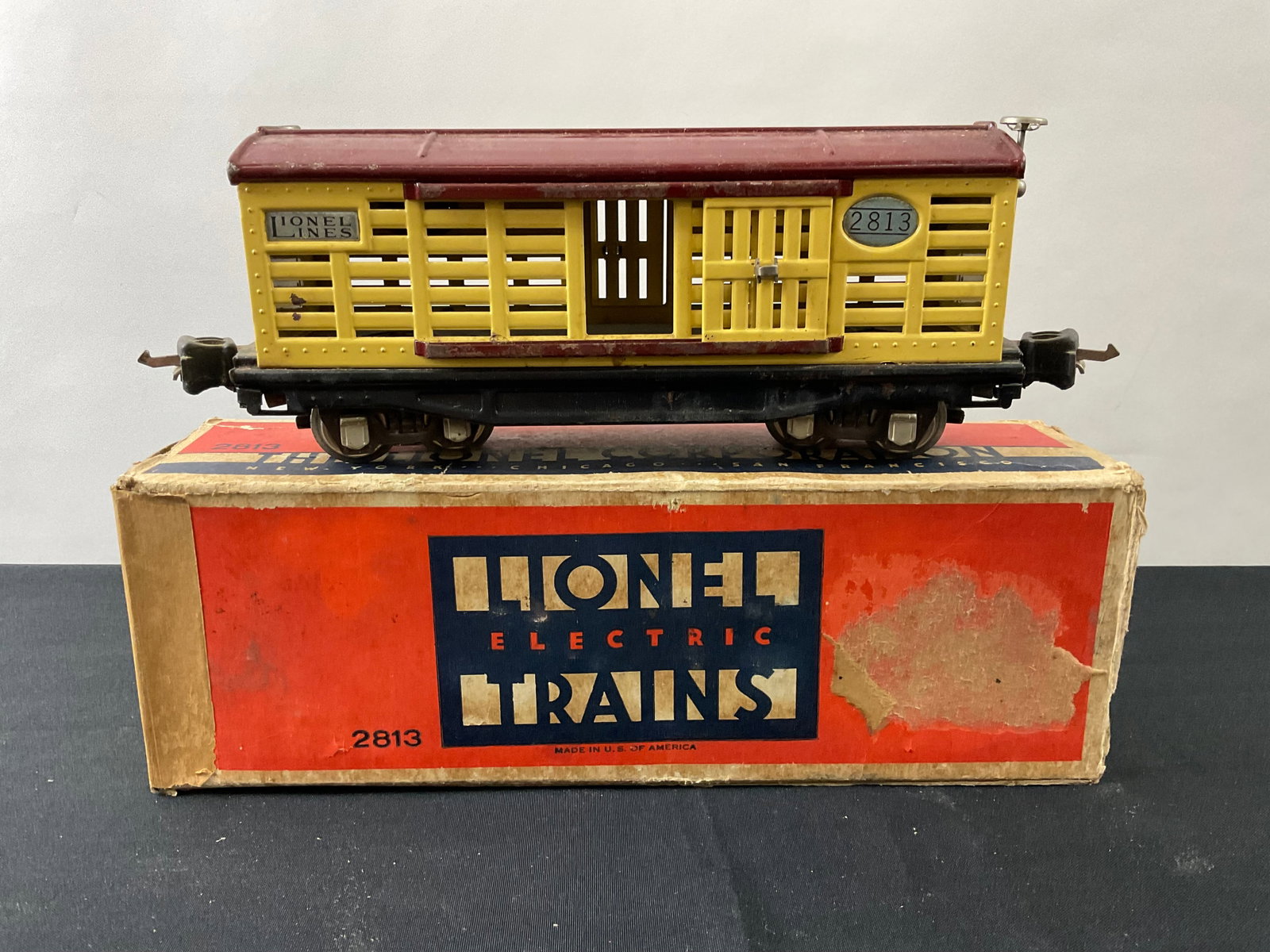 Lionel Prewar O Gauge 2813 Stock Car (1938-42) with box: Lionel Prewar O Gauge 2813 Stock Car (1938-42), Lionel Lines with box, 3.75" H x 11" W x 2.75" D, Condition, chips and scratches to paint, see photographs.