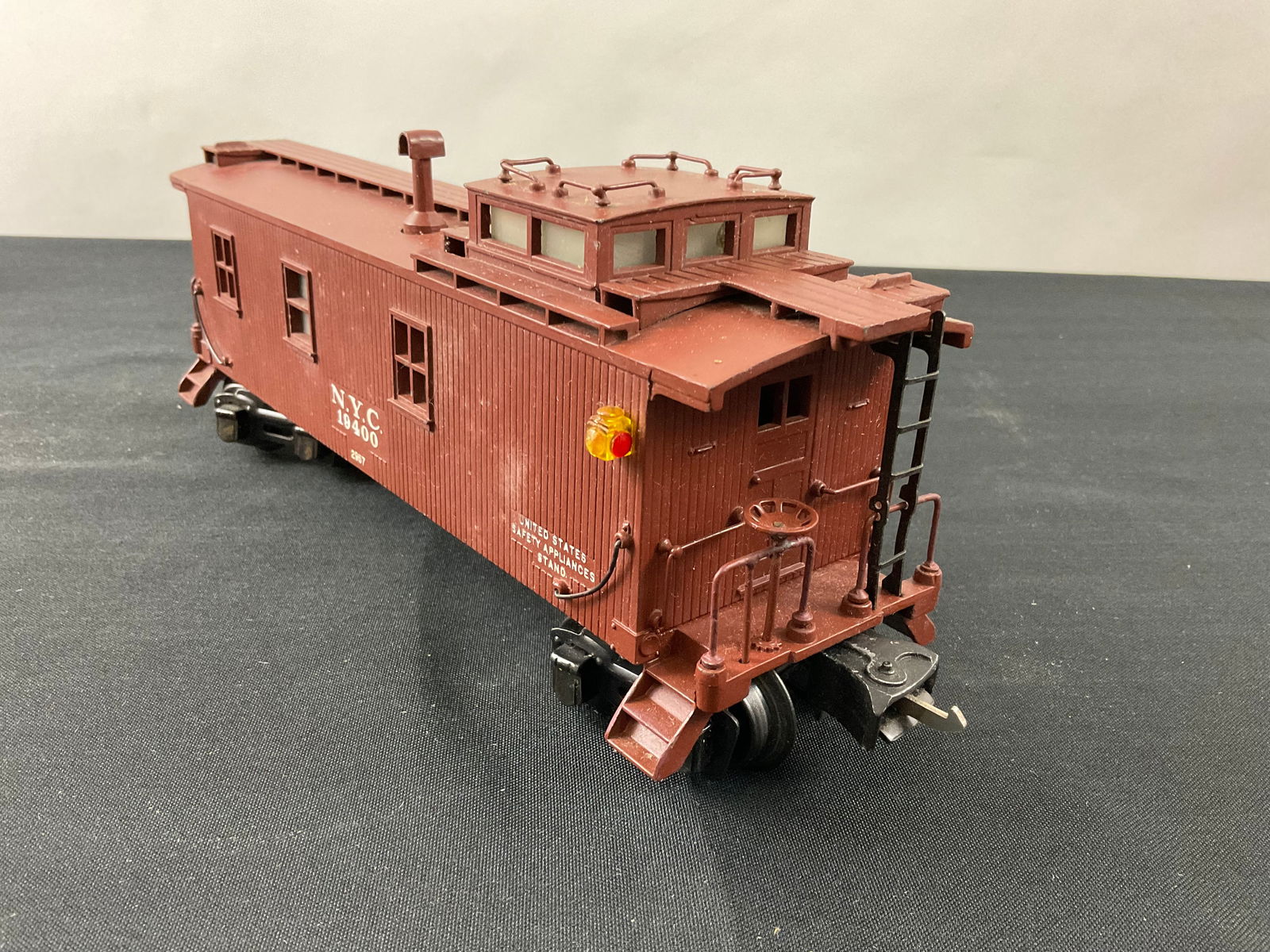 Lionel Prewar O Gauge 2957 Caboose (1940-42) N. Y. C. 19400 2957 with box (1 of 8)