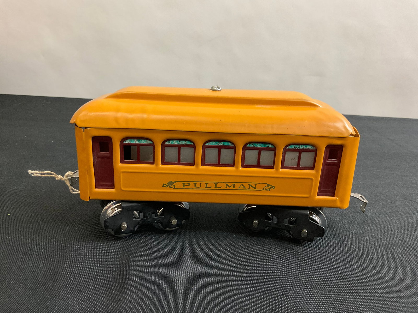 Restored Lionel Prewar O Gauge 603 Pullman Car: Restored Lionel Prewar O Gauge 603 Pullman Car, Price Tag reads "Restored", Condition, see photographs.