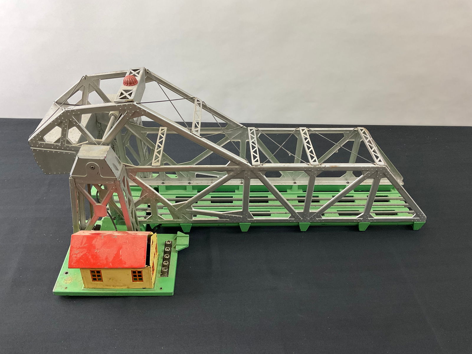Lionel 313 Operating Bascule Bridge 23 in length (1 of 4)
