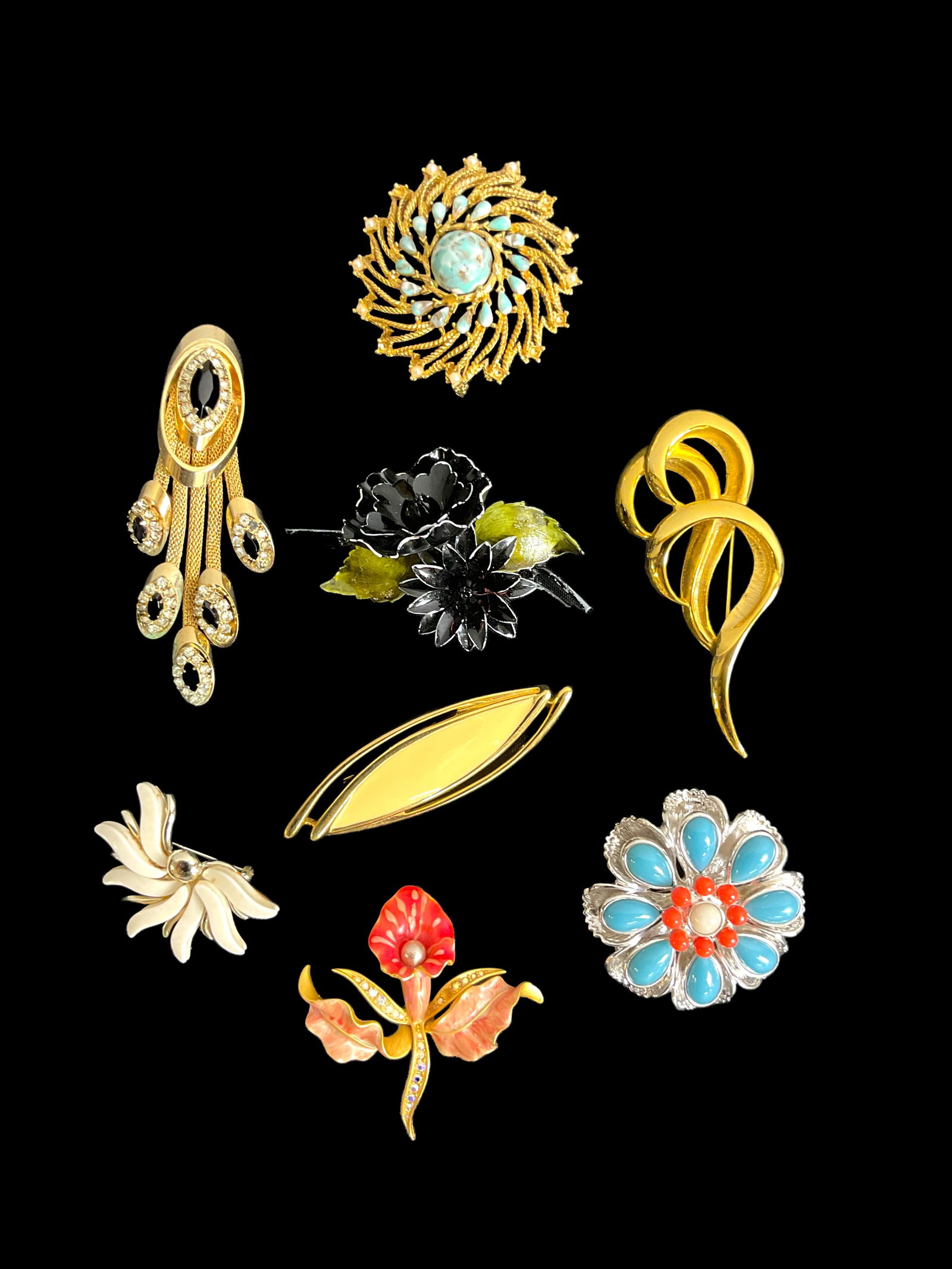 Lot of 8 Vintage Signed Brooches, Capri, Coro, Sarah Coventry, Casual Corner, Monet, Joan Rivers (1 of 7)