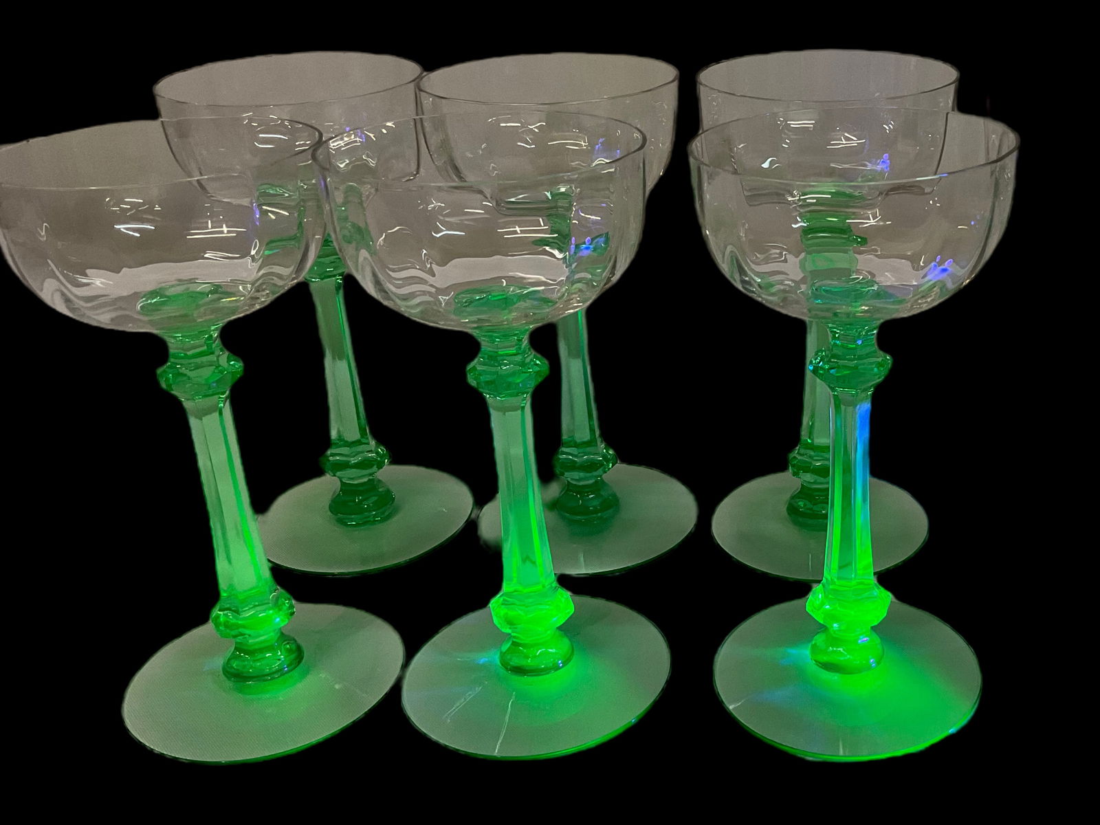 6 Green Uranium Stemmed Cocktail Glasses (1 of 4)
