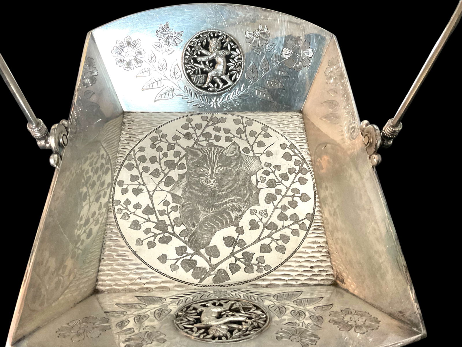 Meriden Company Silver Plate Basket With Cat Design (1 of 7)