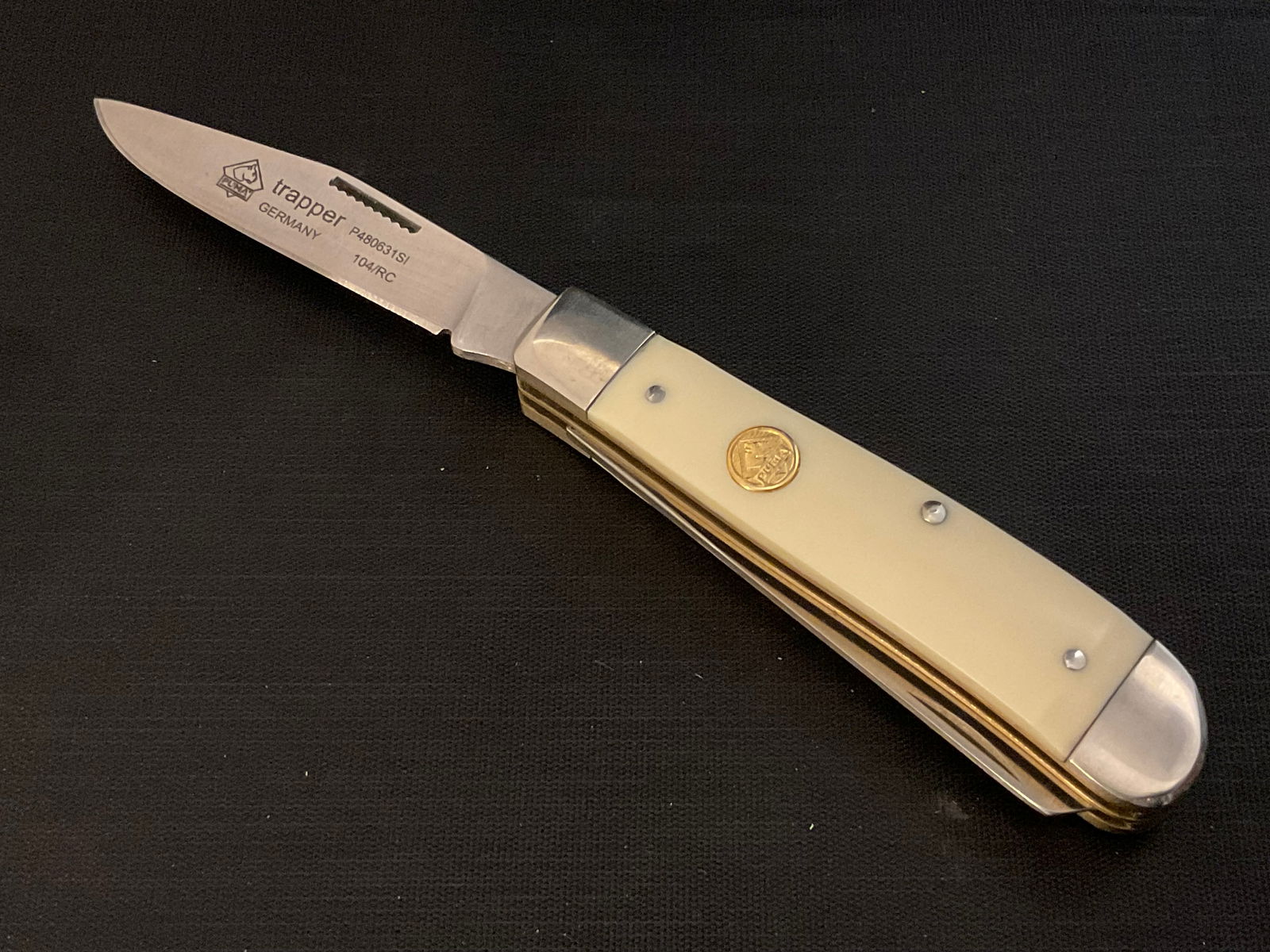 Puma P4806731SI White Bone Trapper 2-Blade Pocket Knife: Puma P4806731SI White Bone Trapper 2-Blade Pocket Knife, with box, Condition, see photographs.