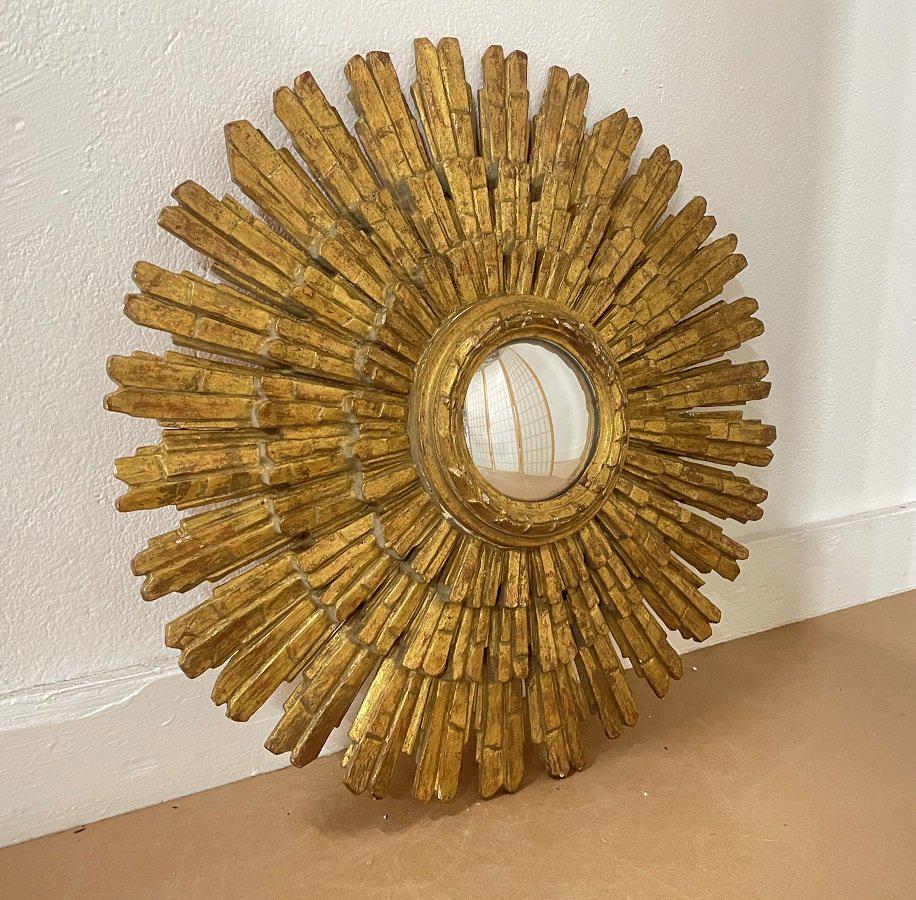 Italian Giltwood Sunburst Mirror: Italian Giltwood Sunburst Mirror. Measures: 27 in diameter