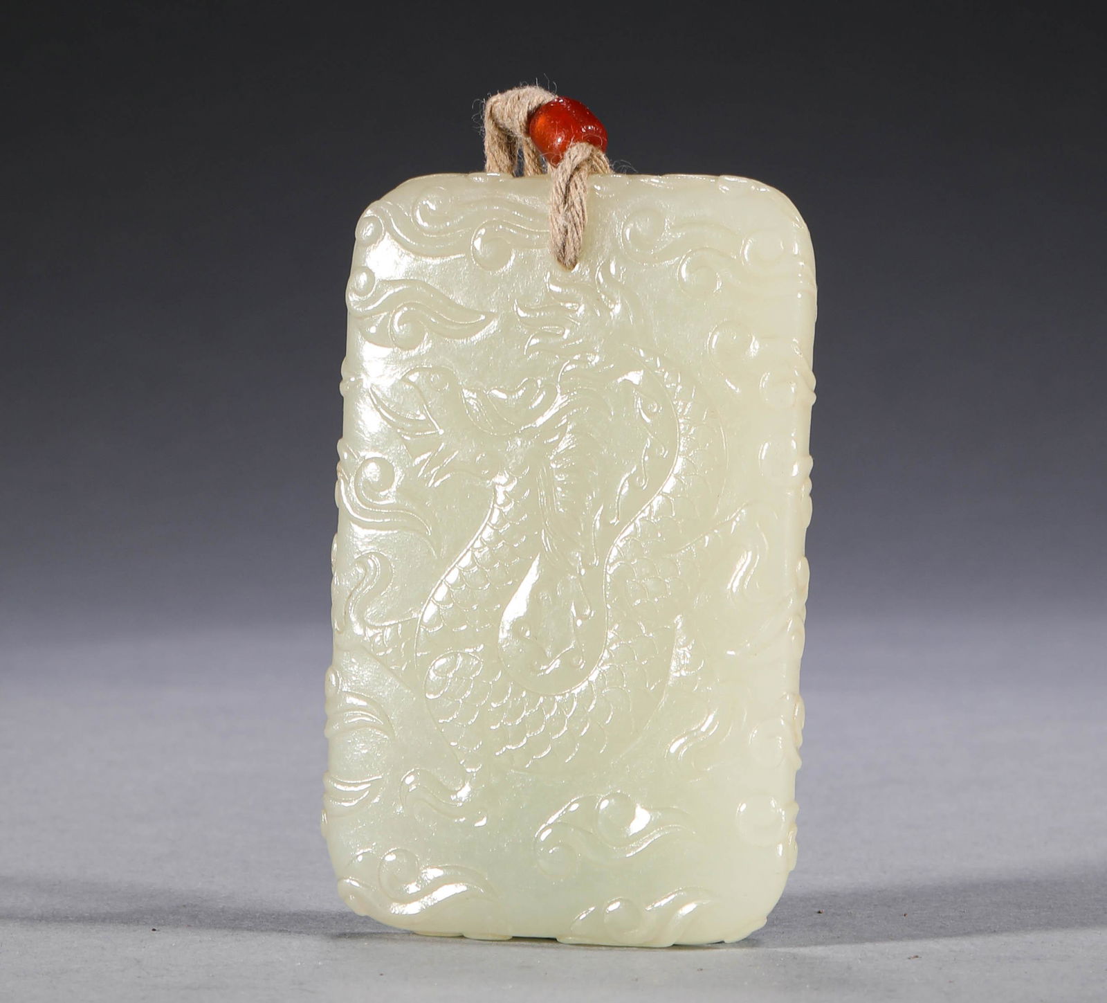 In the Qing Dynasty, Hetian jade dragon pattern Pendant (1 of 6)