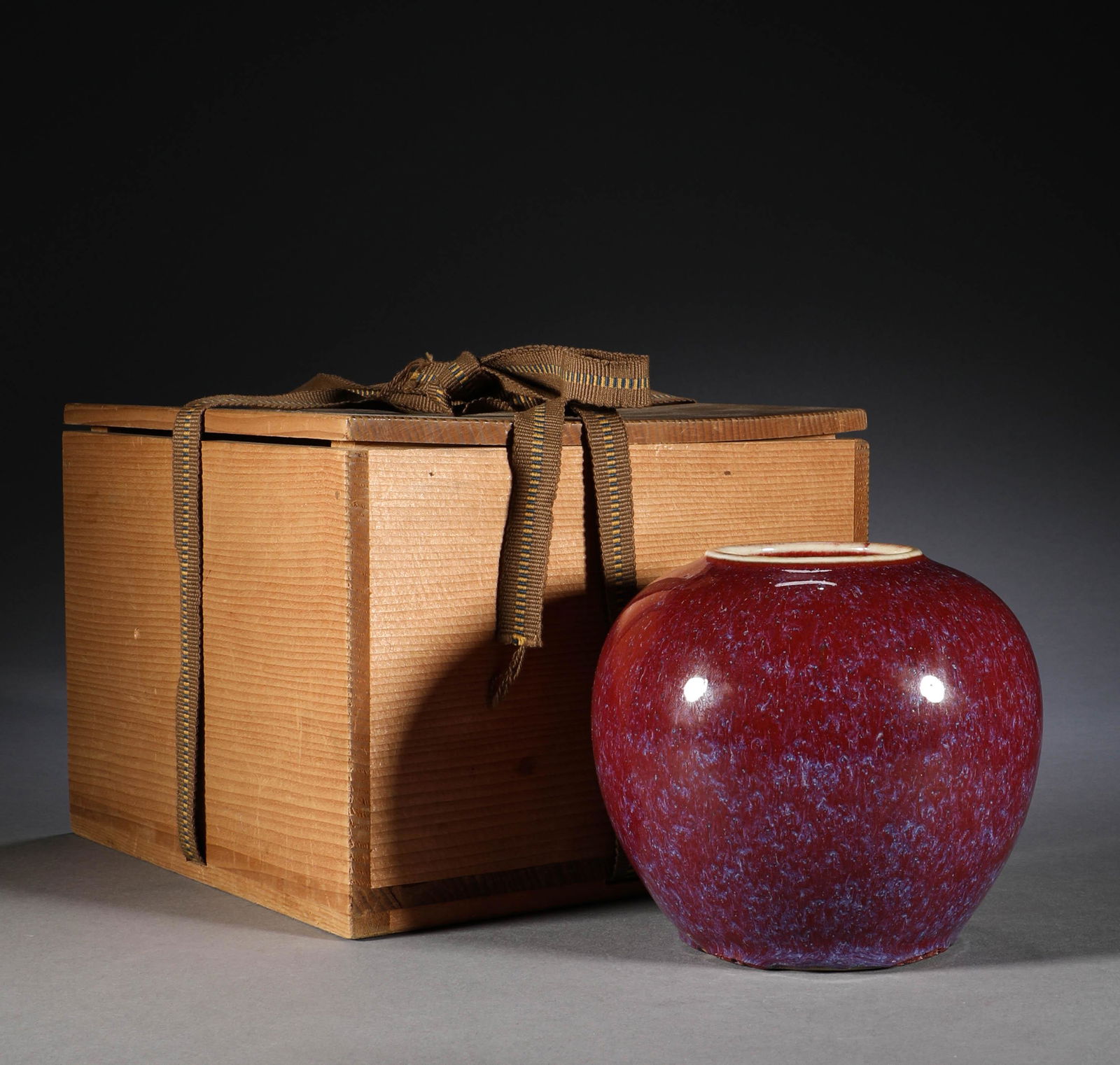 In Qing Dynasty, Lu Jun glazed pot: H:10cm,W:11.5cm,Weight:590.7g