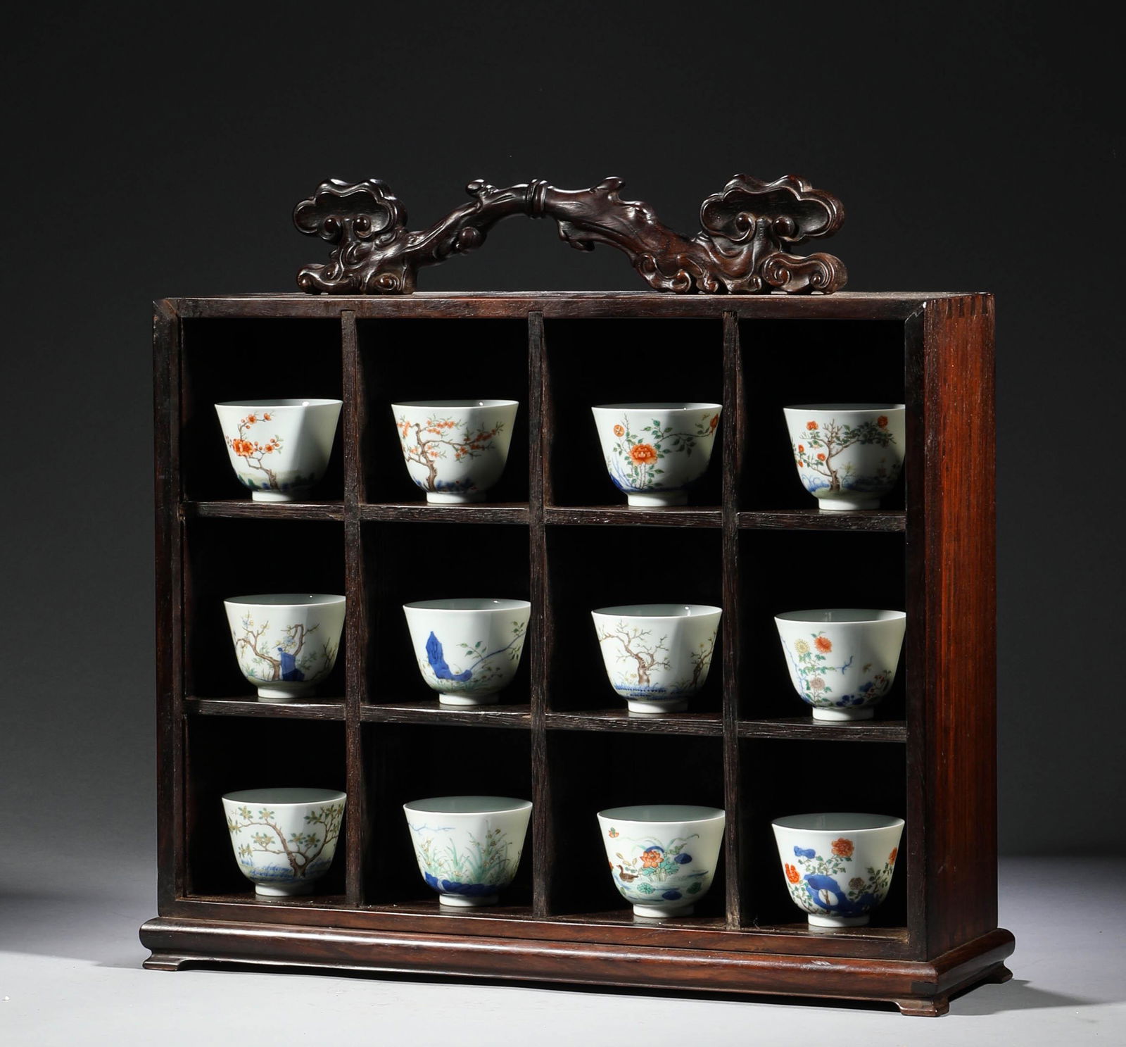 In the Qing Dynasty, a set of powder enamel cups with floral patterns (red sandalwood box) (1 of 9)