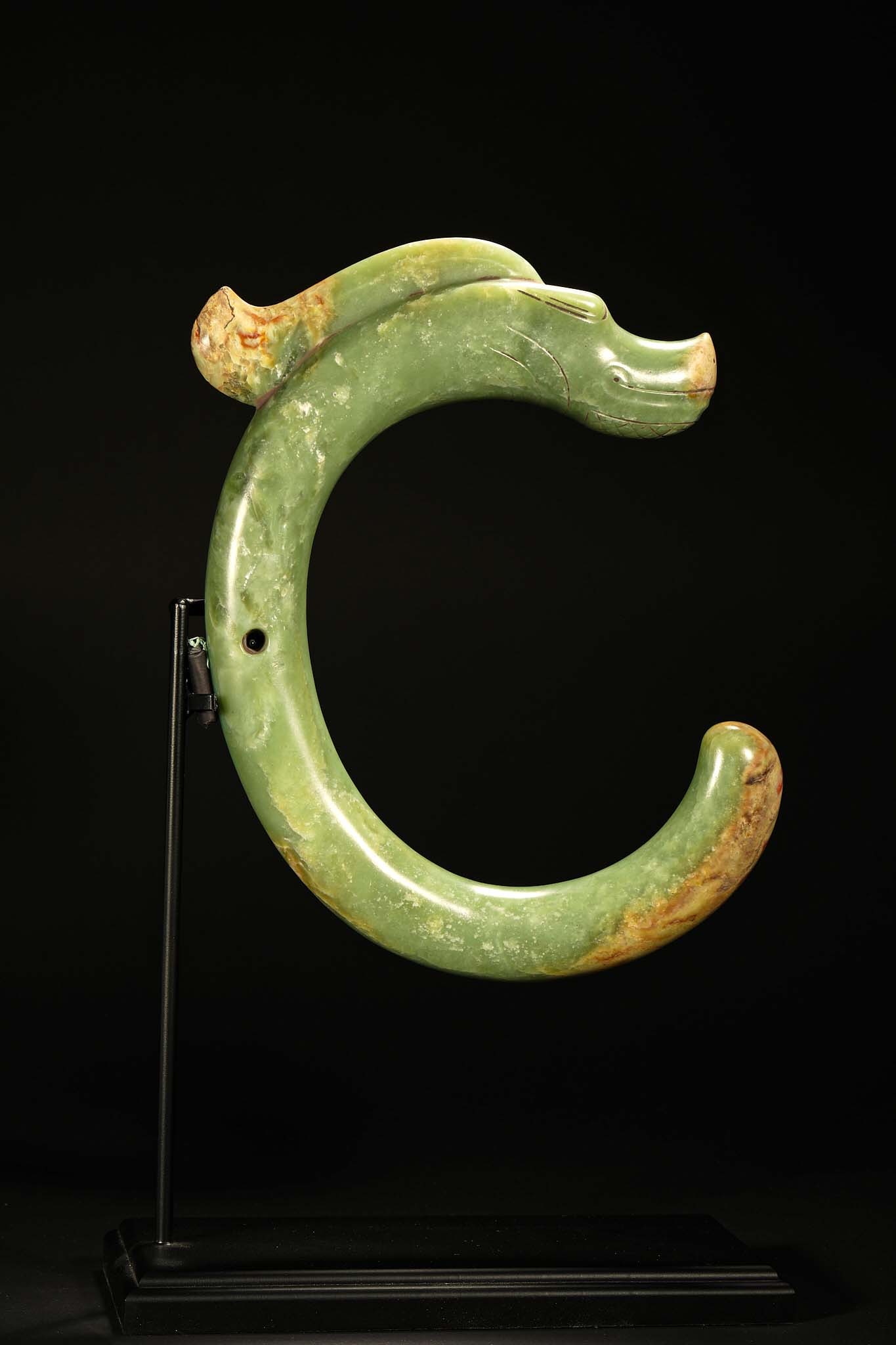 Jade C dragon before Ming Dynasty (1 of 14)