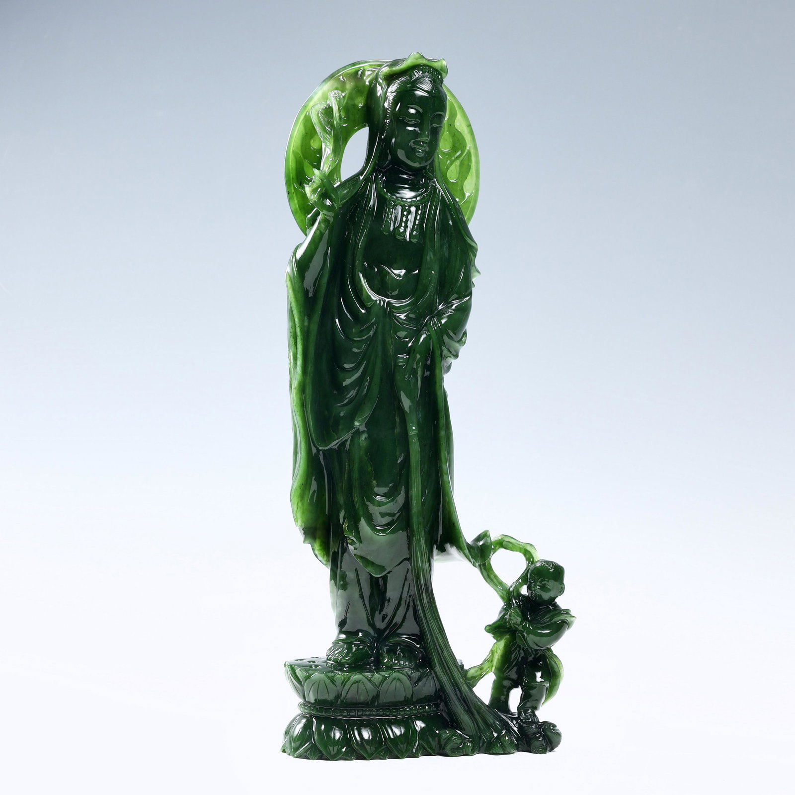 Guanyin statue of Hetian Biyu in the Qing Dynasty (1 of 5)