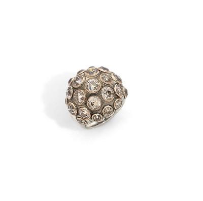 BAGUE: Bague en argent formant un dôme serti de diamants champagnes ronds de taille brillant de taille ancienne sertis clos en or.A silver, gold and brown diamonds ring.Tour de doigt : 57Poids brut : 18
