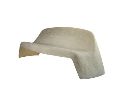 WALTER PAPST (1924-2008) & WILKHAHAN (ÉDITEUR): WALTER PAPST (1924-2008) & WILKHAHAN (ÉDITEUR)Canape?-banquette de forme organique étirée en fibre de verre renforcée de résine gris clair, modèle dessiné en 1958. Étiquette d'éditeur.A stret
