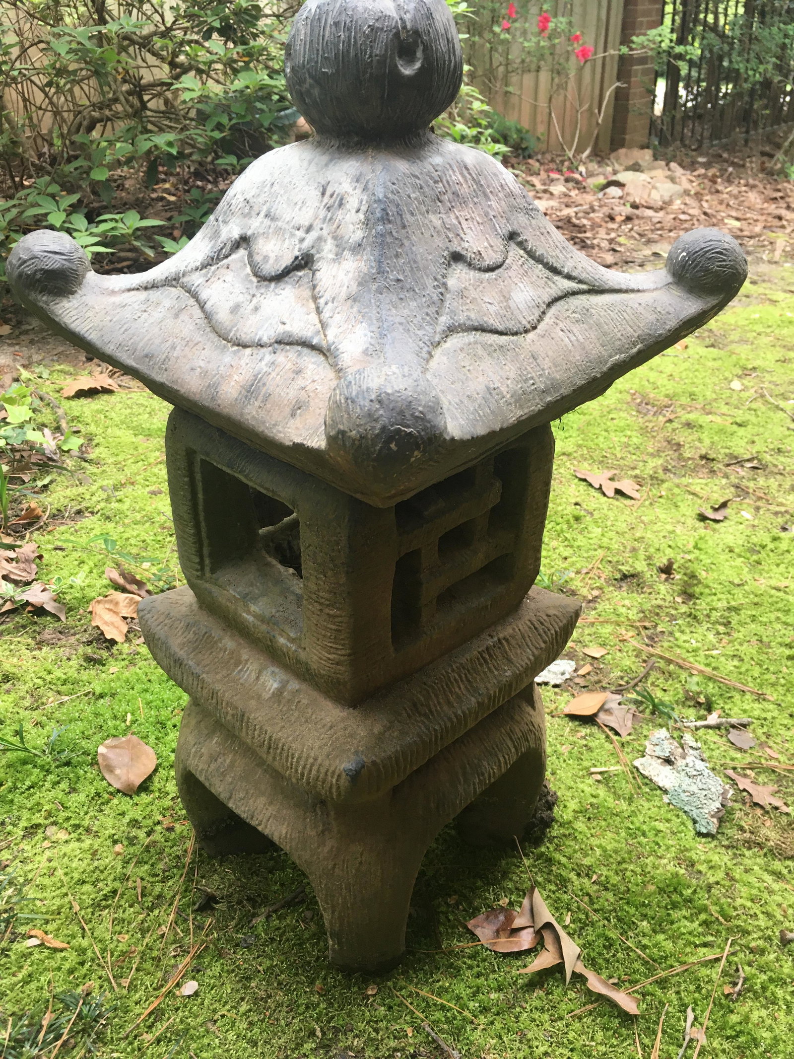 Garden Pagoda: Garden Pagoda. Measures: 25". Condition: Good Estate Condition. Local pickup only. Local pickup only in Raleigh, NC on Thursday 2/28 between 9am-5pm. * Please do not bid if you cannot pickup the item 