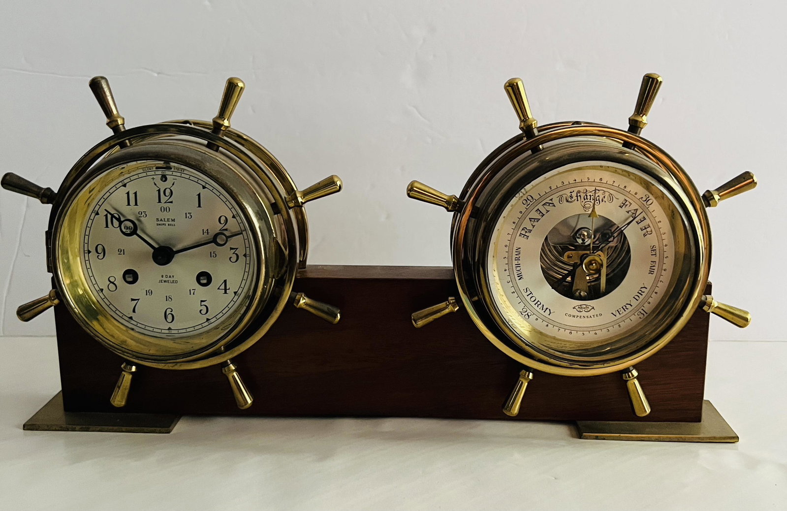 Clock/Barometer Brass-Salem: Clock/Barometer Brass-Salem: 14"x7"x2". Condition: Good Estate Condition. Local pickup only. Local pickup only in Raleigh, NC on Thursday 2/28 between 9am-5pm. * Please do not bid if you cannot pickup