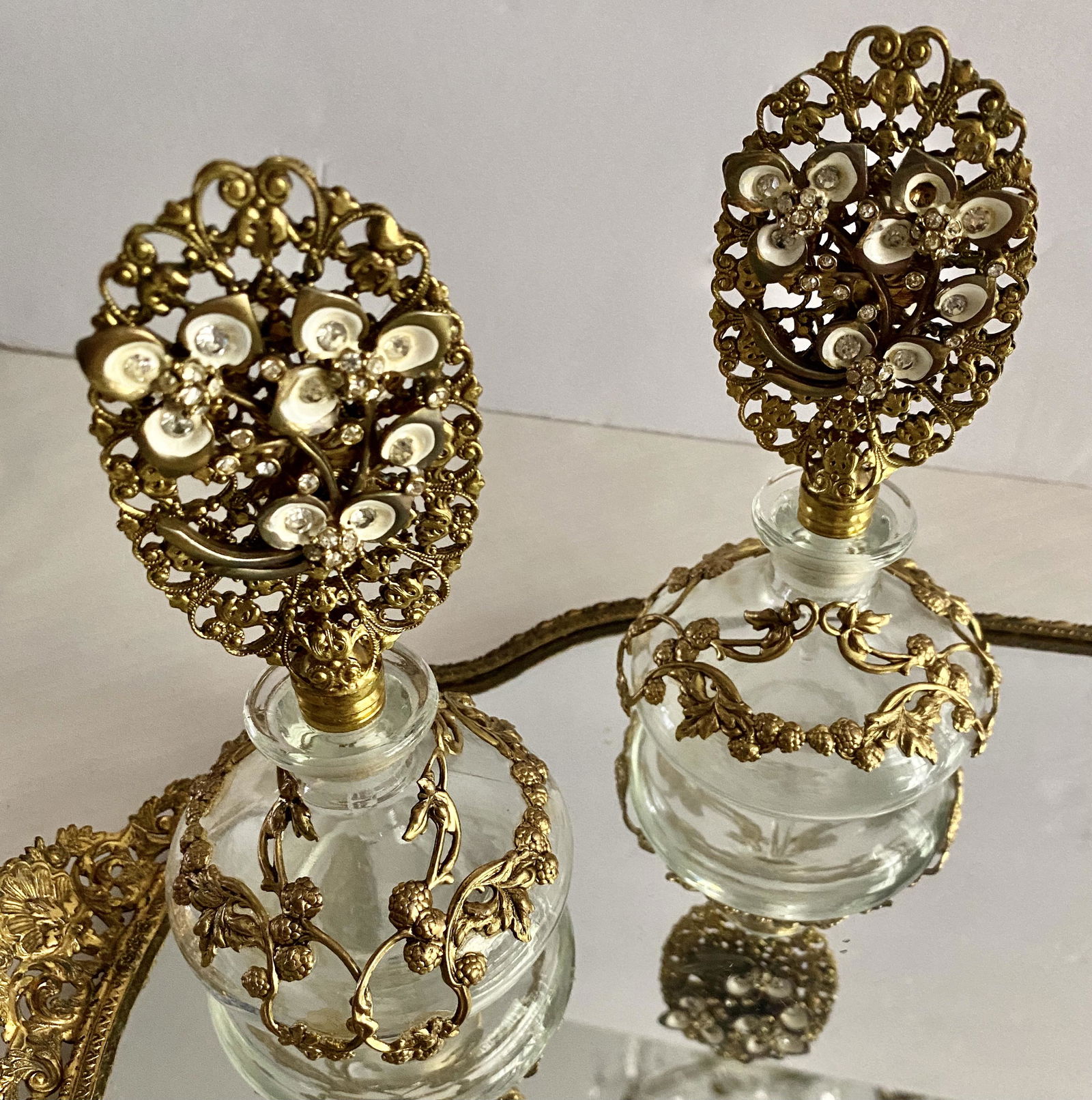 English Beefeater with Gold Tone  Filigree Collection (1 of 4)